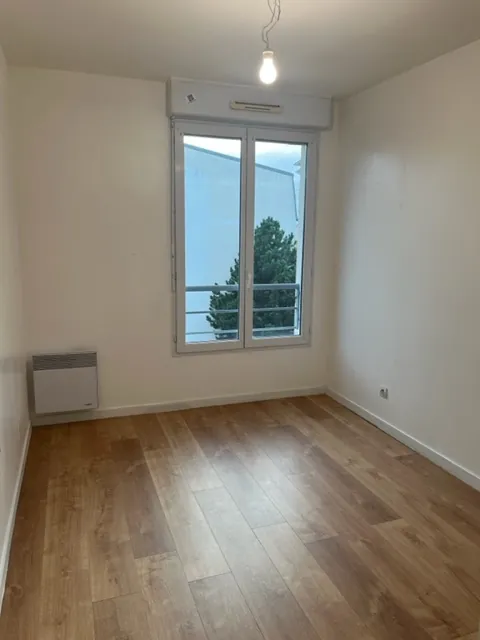 Appartement 4 pièces de 77 m² avec balcon et parking à Cergy le Haut 