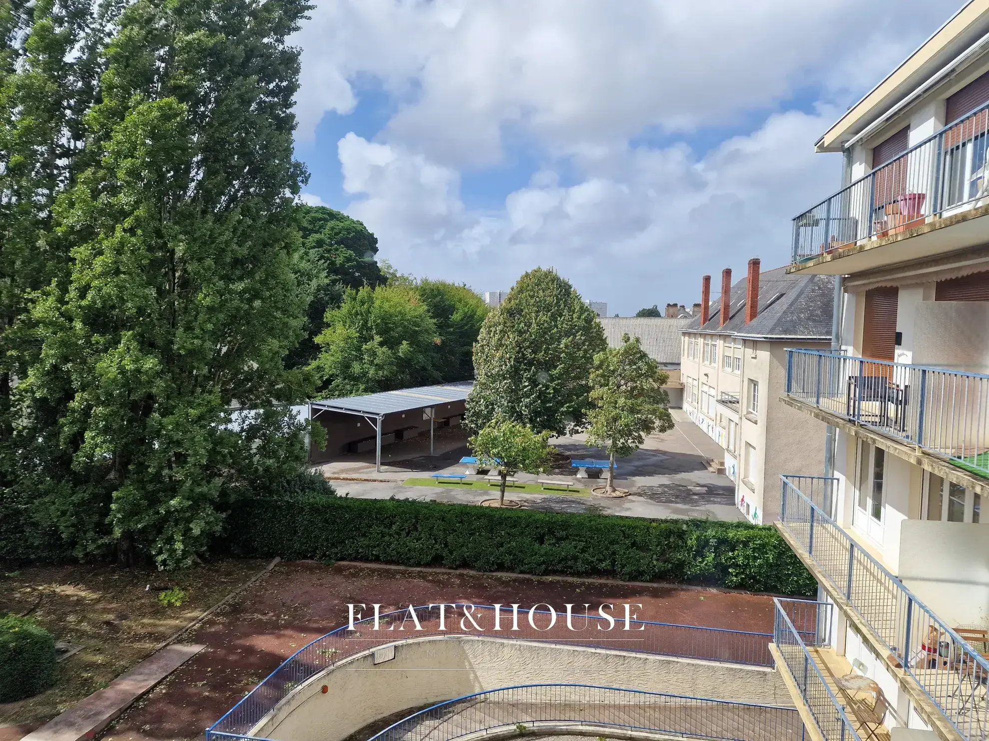 Appartement traversant de 92 m² avec 3 chambres, parking et cave à Nantes 