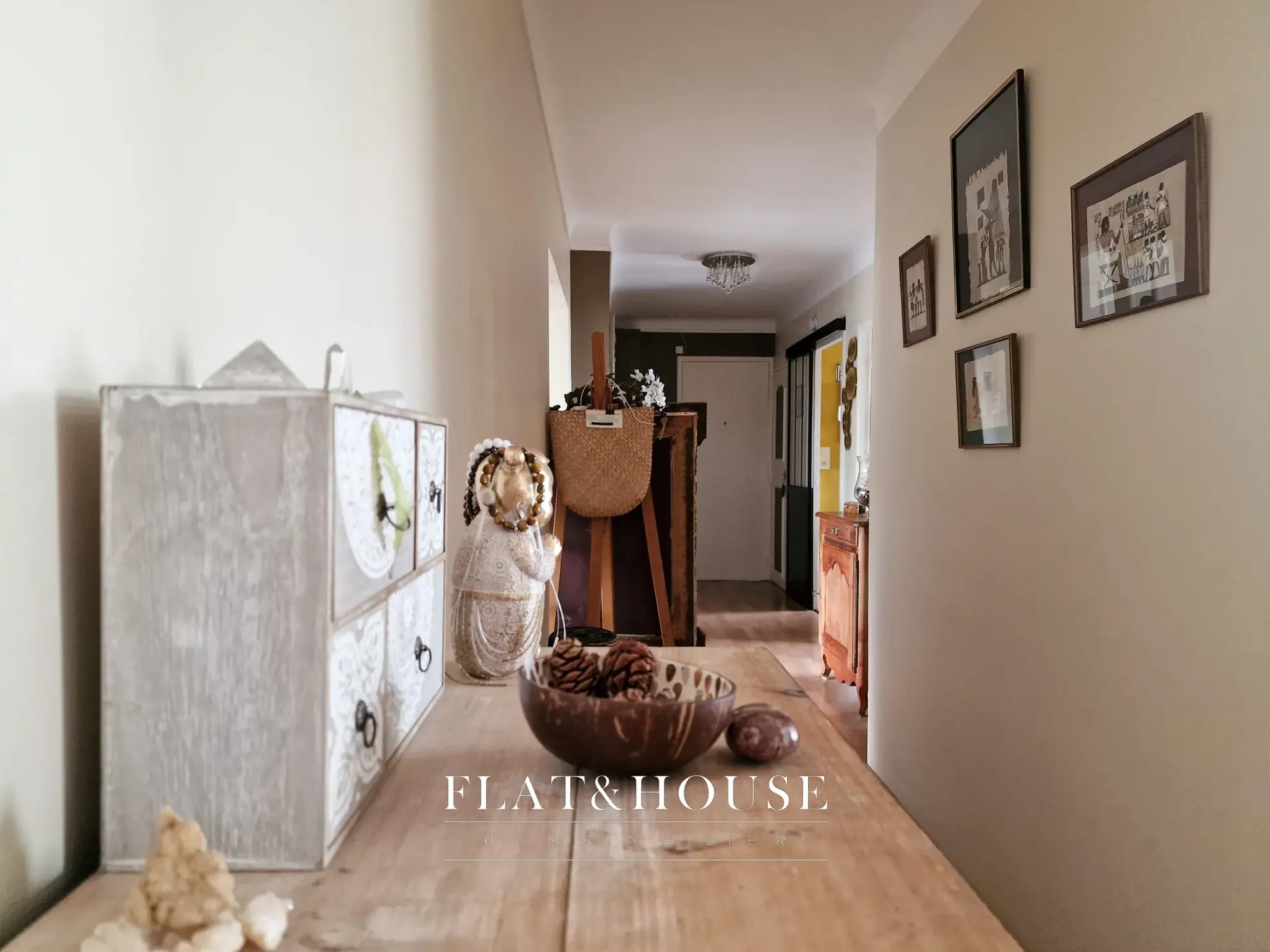 Appartement traversant de 92 m² avec 3 chambres, parking et cave à Nantes 