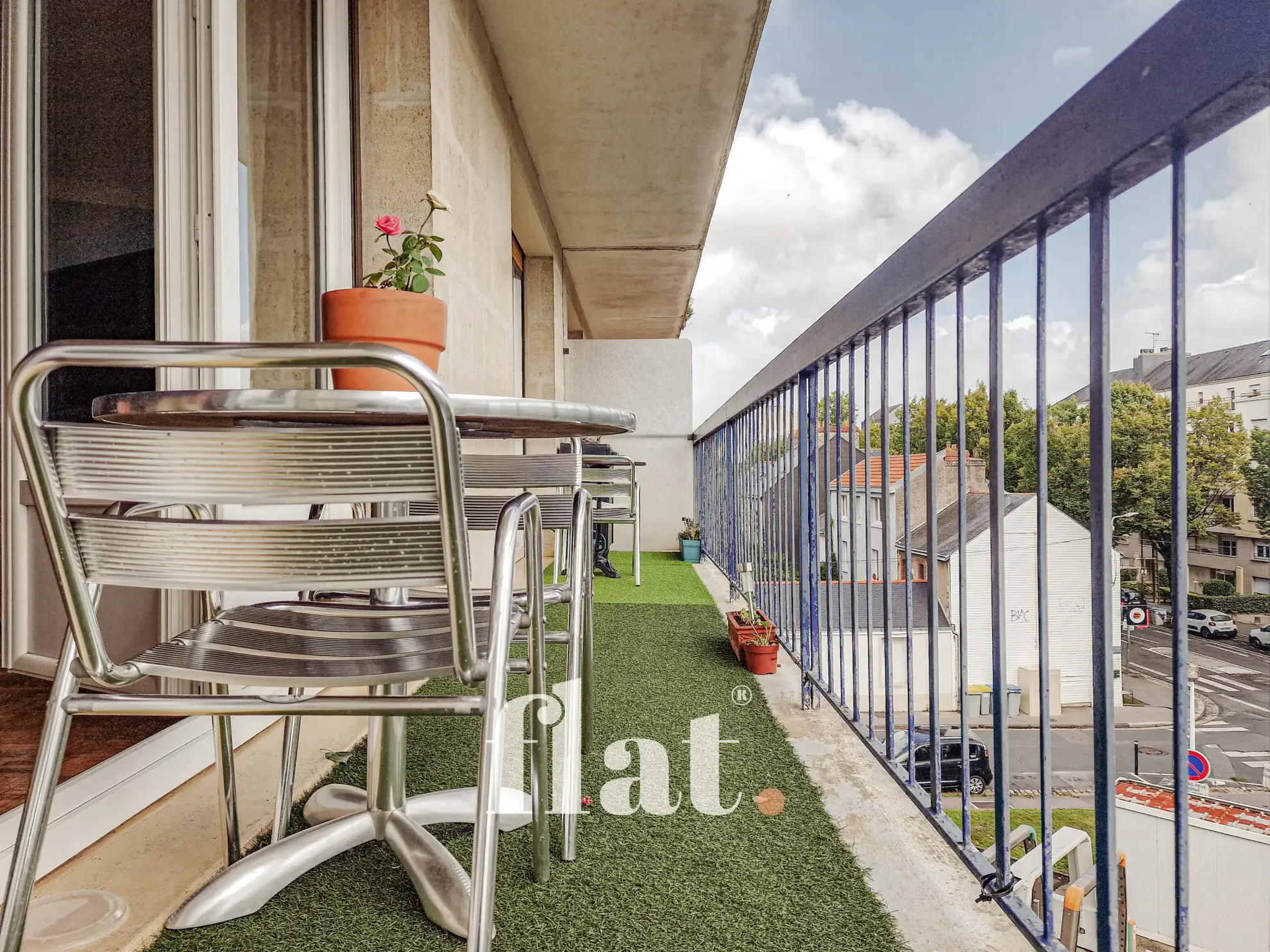 Appartement traversant de 92 m² avec 3 chambres, parking et cave à Nantes 