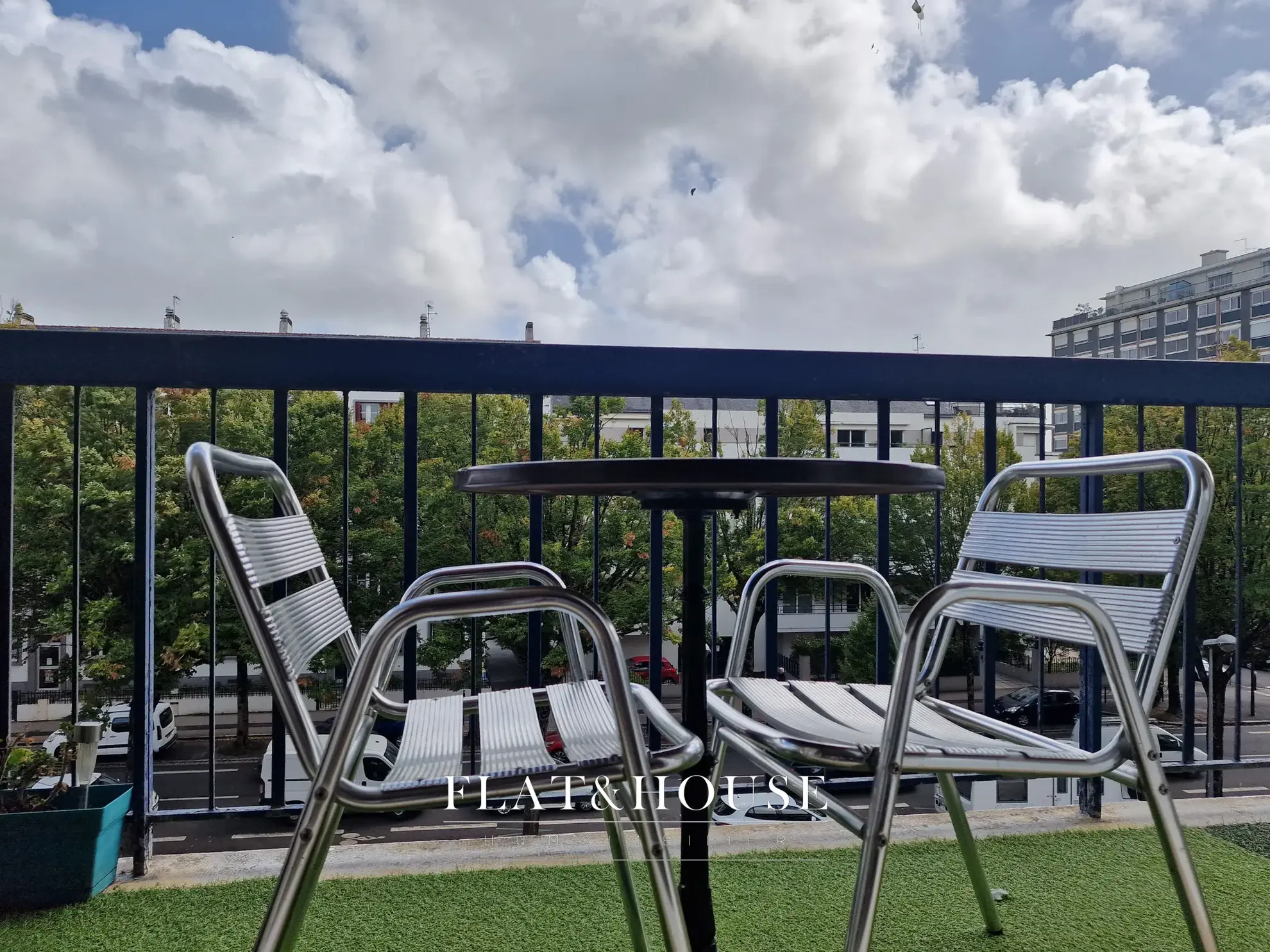 Appartement traversant de 92 m² avec 3 chambres, parking et cave à Nantes 