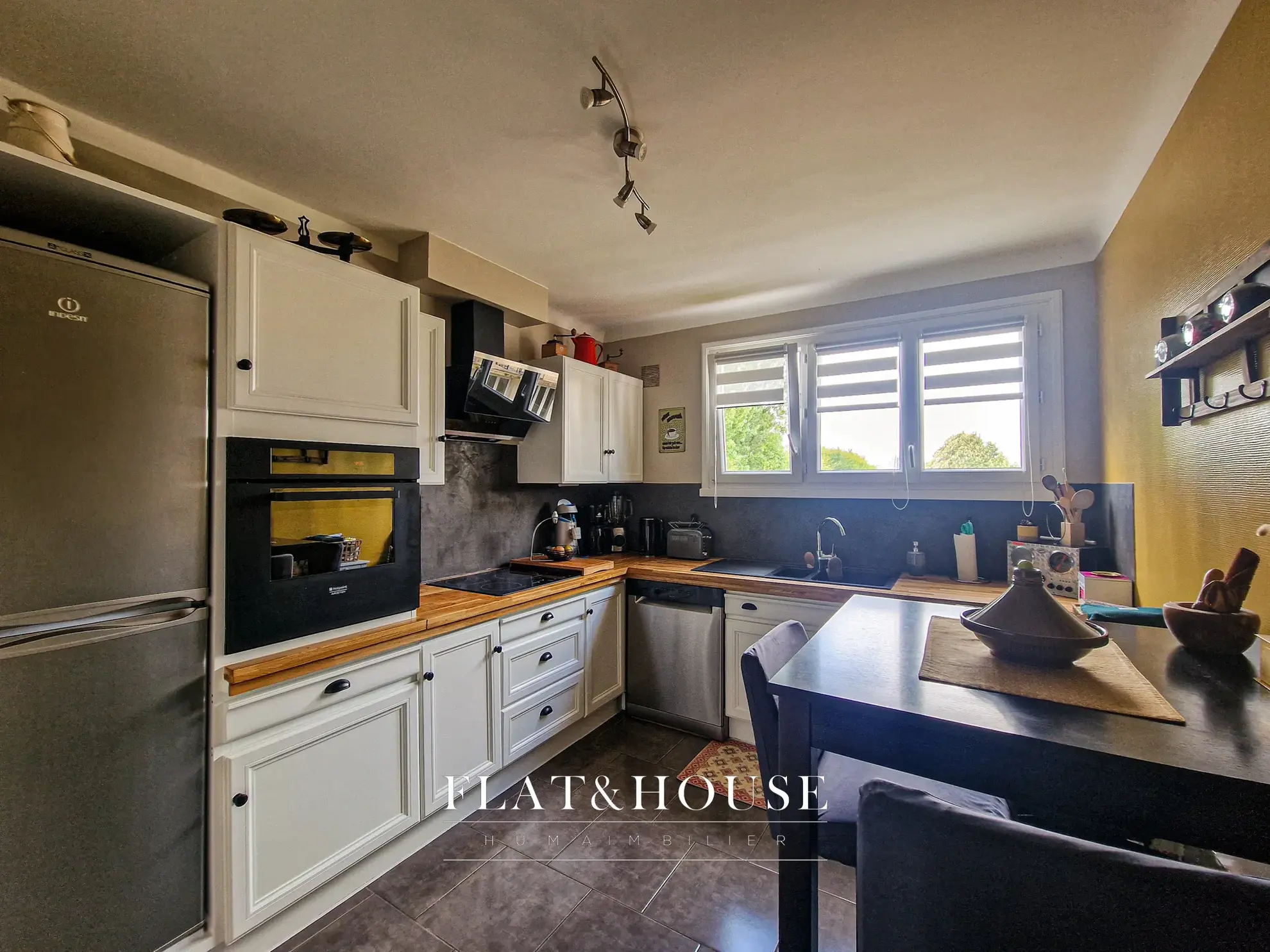 Appartement traversant de 92 m² avec 3 chambres, parking et cave à Nantes 