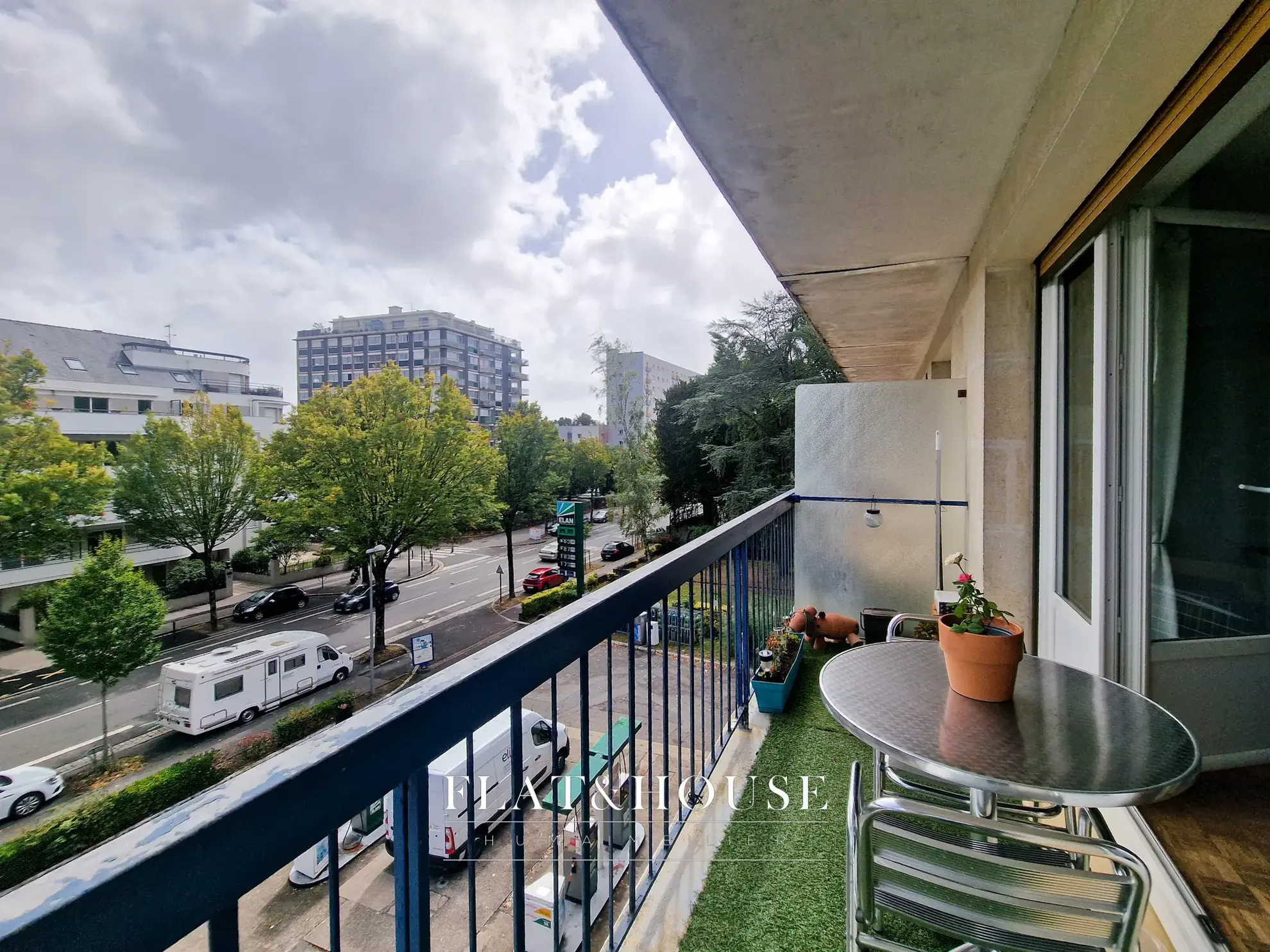 Appartement traversant de 92 m² avec 3 chambres, parking et cave à Nantes 