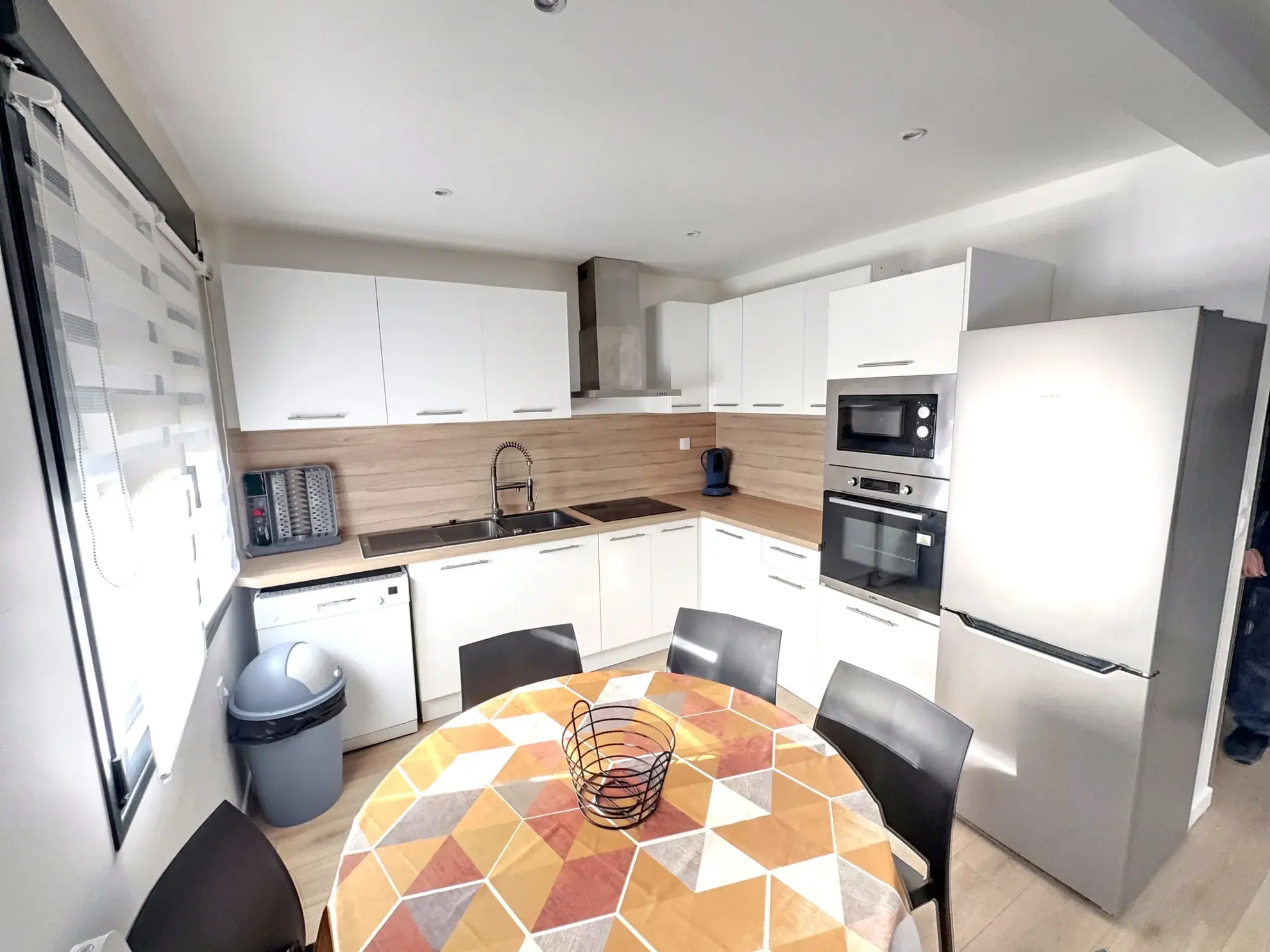 Appartement rénové avec 3 chambres et jardin privé à Reims 