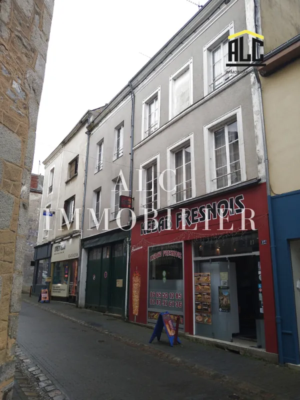 Immeuble de 214,62 m² à réhabiliter à Fresnay-sur-Sarthe