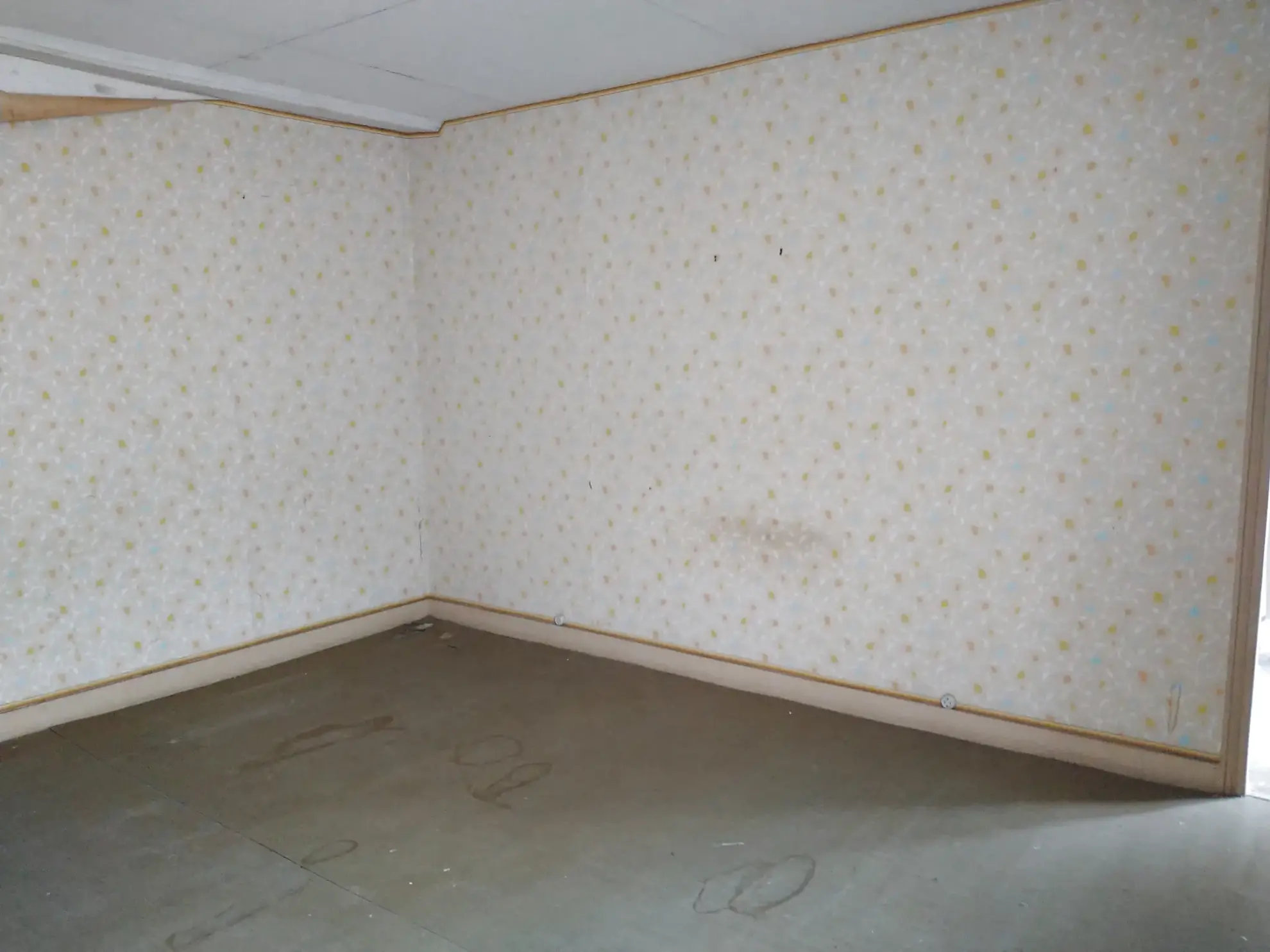 Immeuble à rénover de 214,62 m² à Fresnay-sur-Sarthe - Opportunité d'investissement 