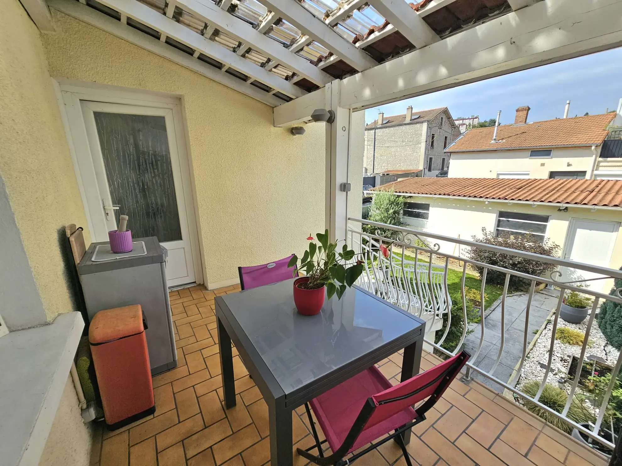 Charmante maison rénovée avec ascenseur et jardin à Firminy 