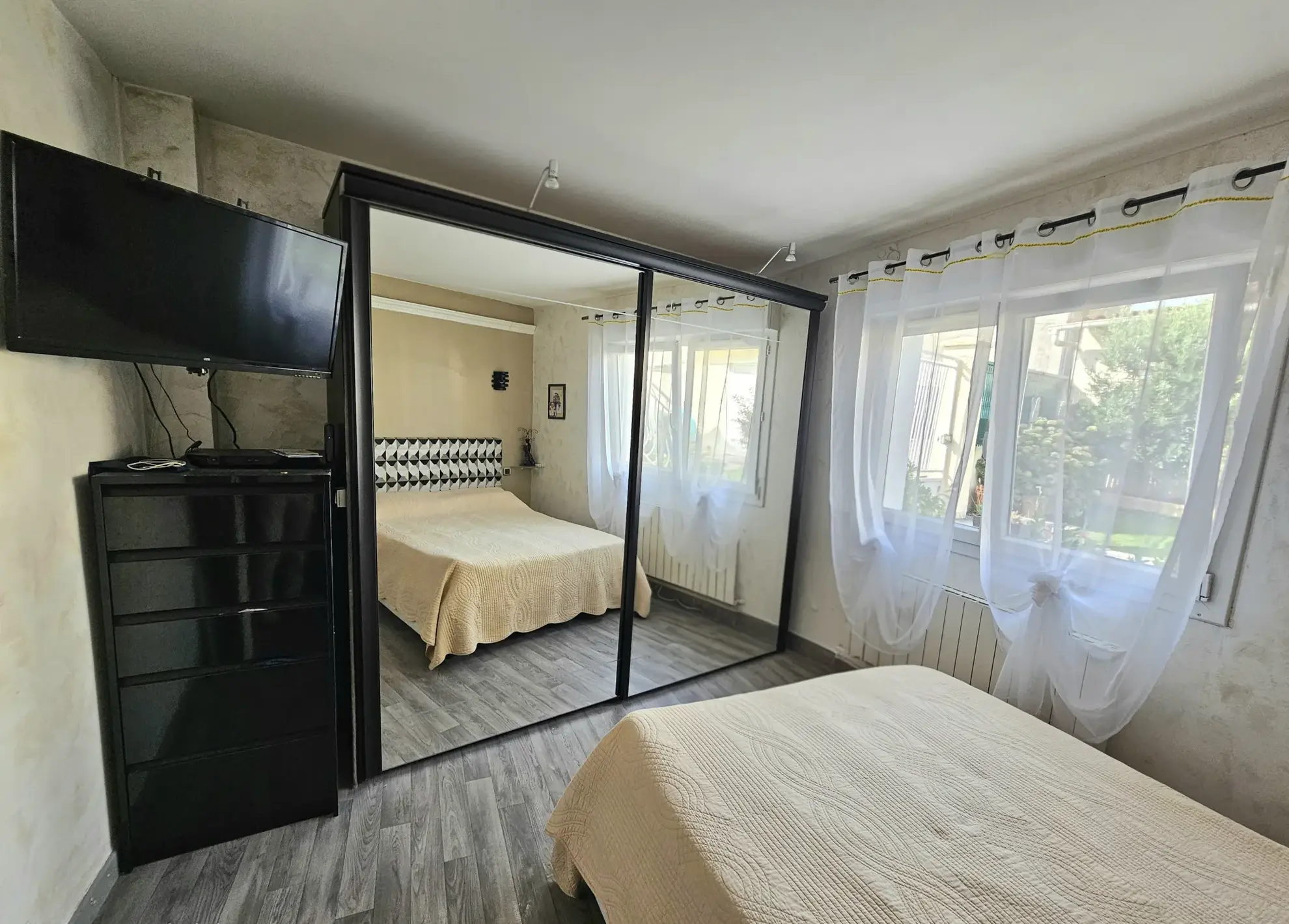 Charmante maison rénovée avec ascenseur et jardin à Firminy 