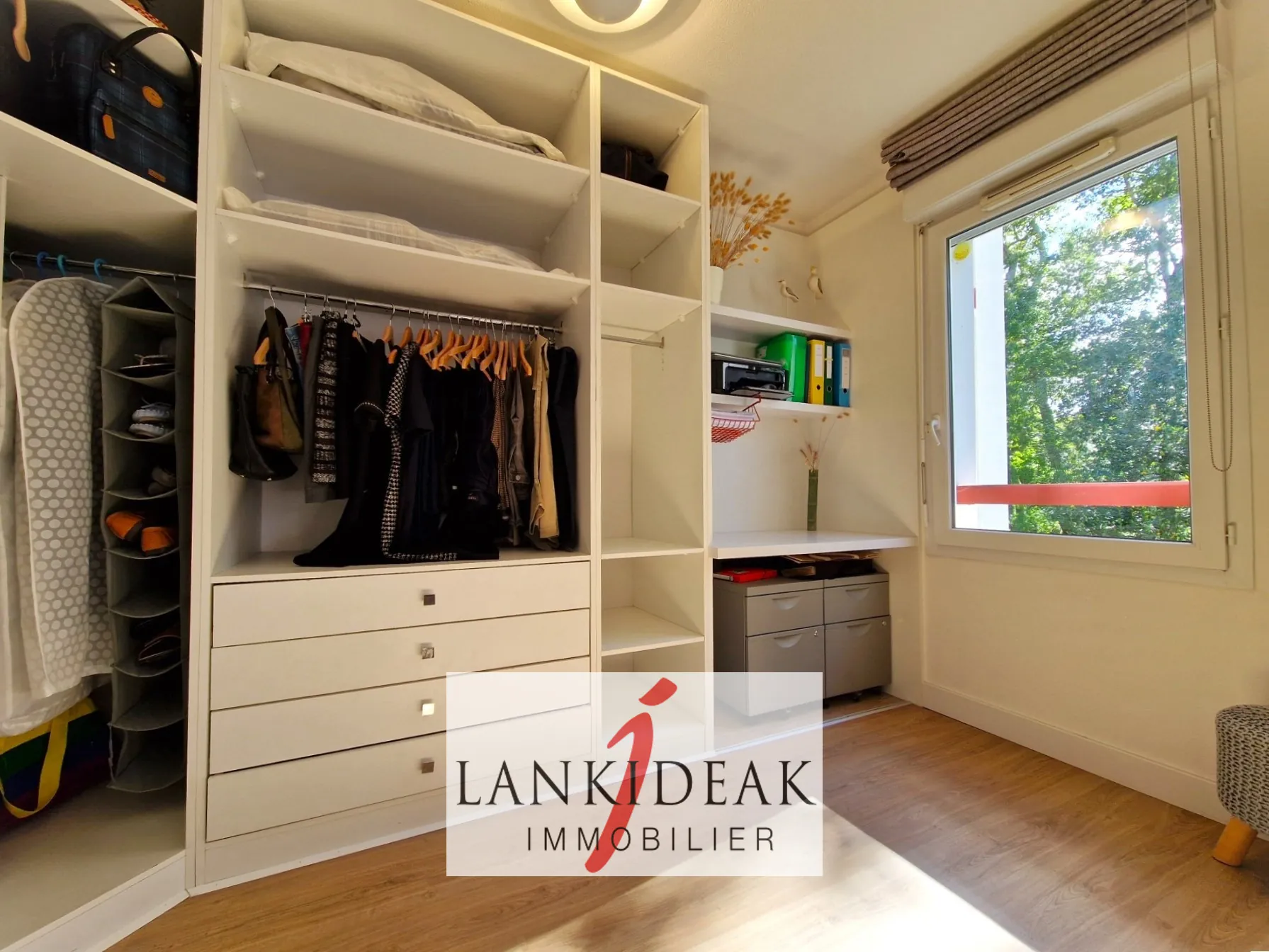 Appartement T2 rénové avec terrasse, cave et parking à Ustaritz - Quartier Herauritz 