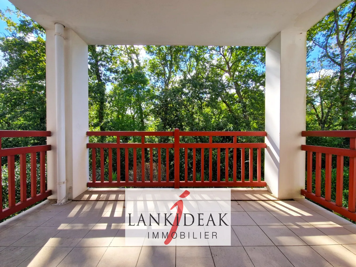 Appartement T2 rénové avec terrasse, cave et parking à Ustaritz - Quartier Herauritz