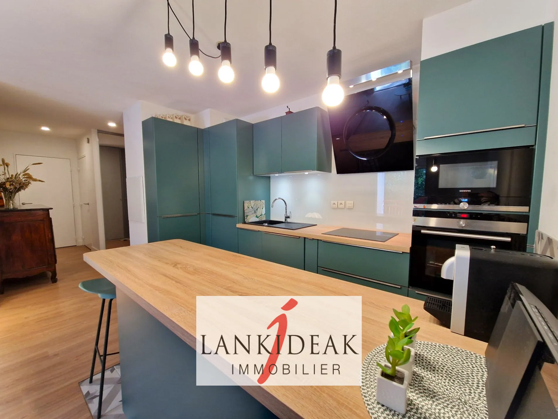 Appartement T2 rénové avec terrasse, cave et parking à Ustaritz - Quartier Herauritz 