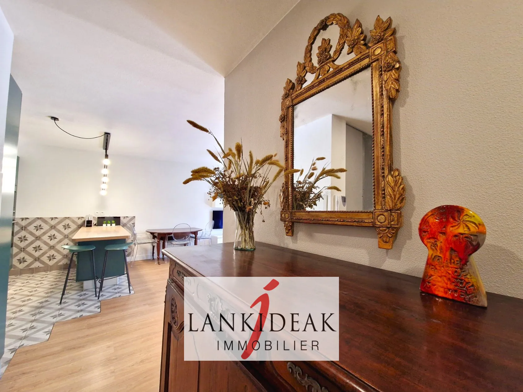 Appartement T2 rénové avec terrasse, cave et parking à Ustaritz - Quartier Herauritz 