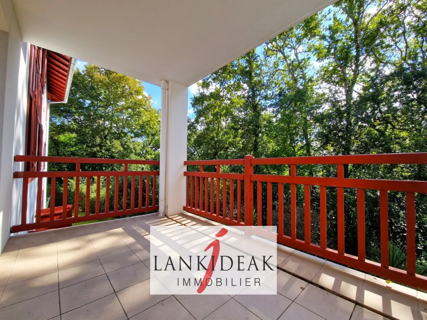 Appartement T2 rénové avec terrasse, cave et parking à Ustaritz - Quartier Herauritz 