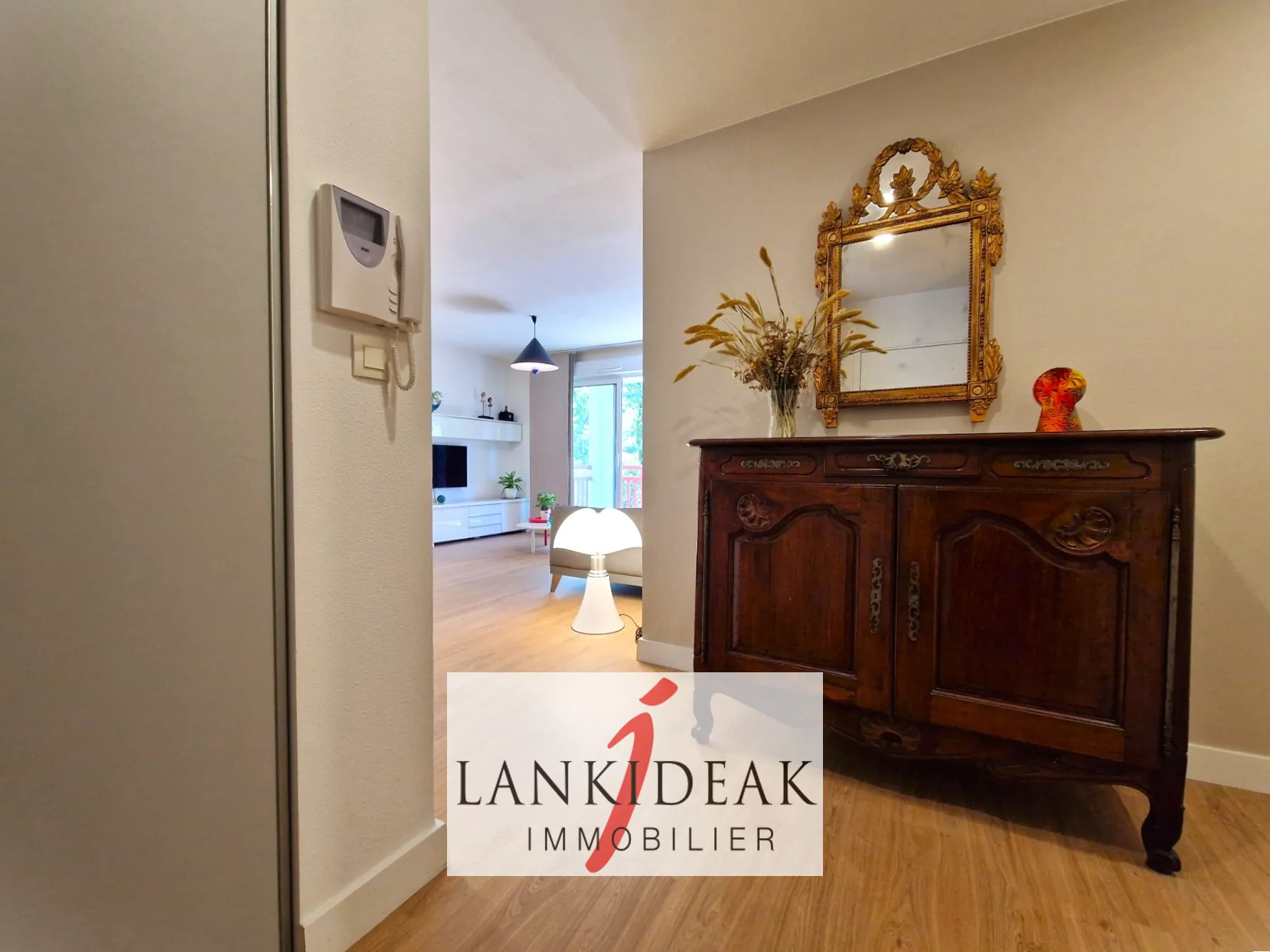 Appartement T2 rénové avec terrasse, cave et parking à Ustaritz - Quartier Herauritz 