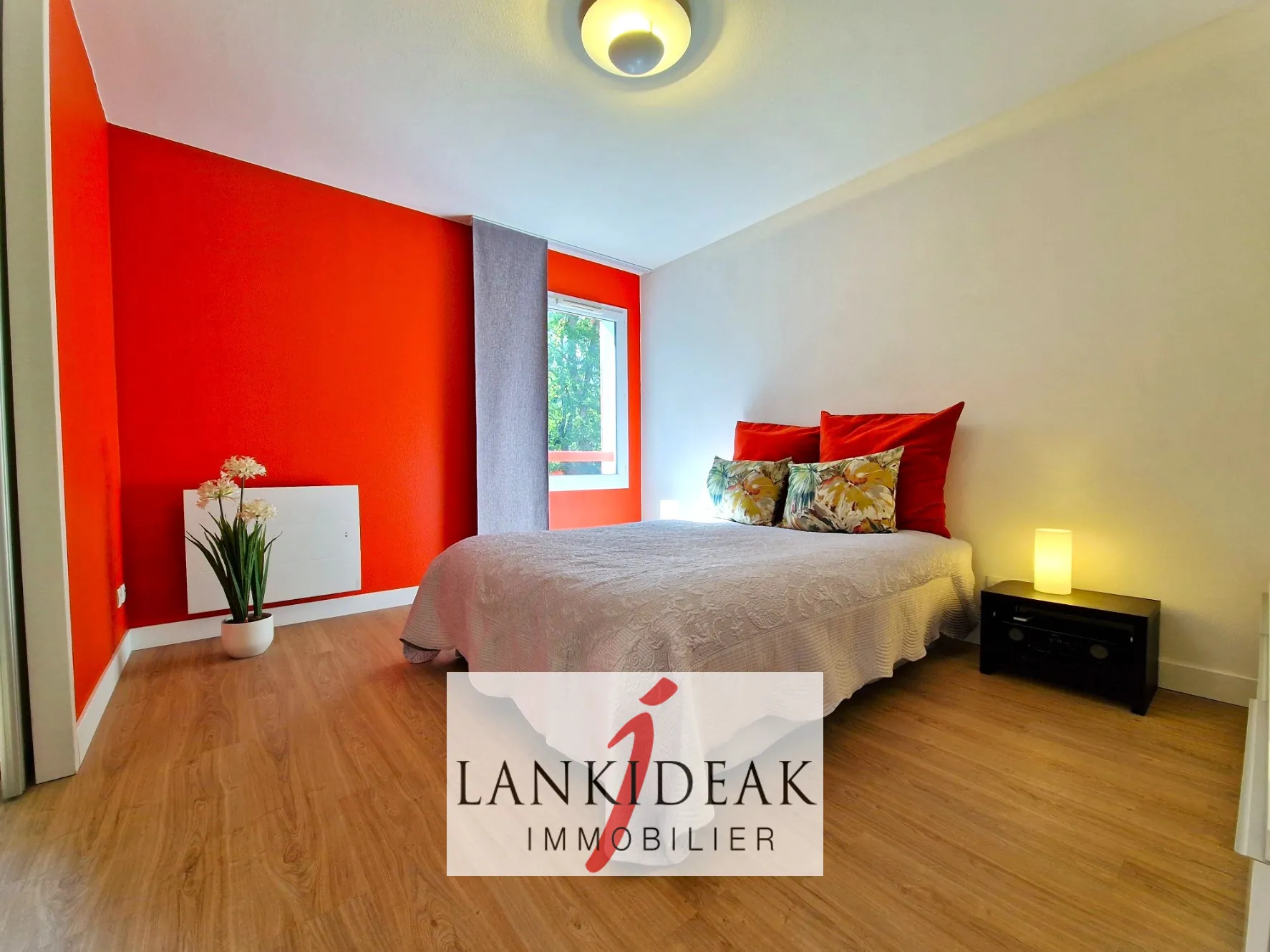 Appartement T2 rénové avec terrasse, cave et parking à Ustaritz - Quartier Herauritz 