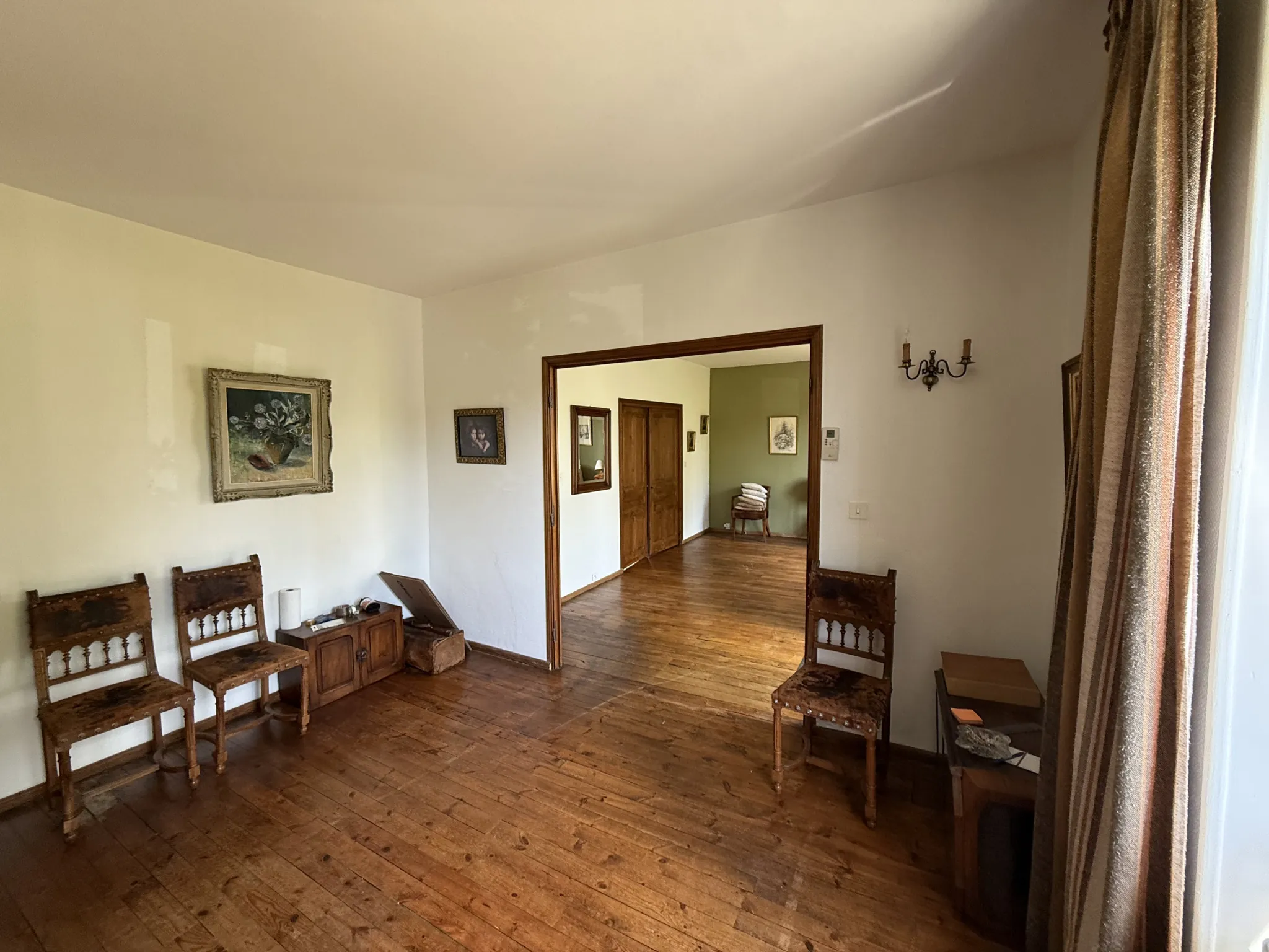 Maison de ville à Saint-Julien-Chapteuil avec grand terrain et garage 