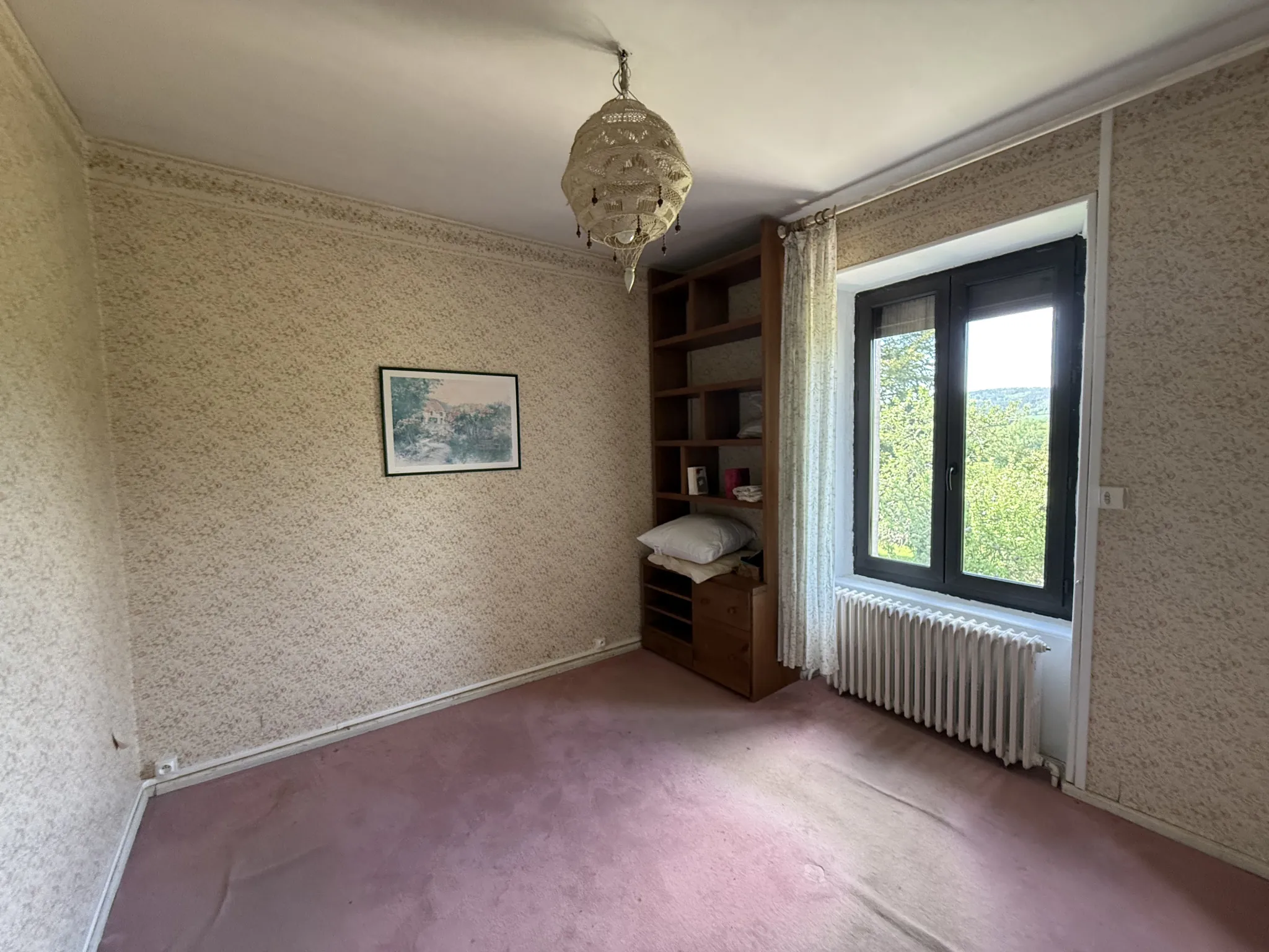 Maison de ville à Saint-Julien-Chapteuil avec grand terrain et garage 