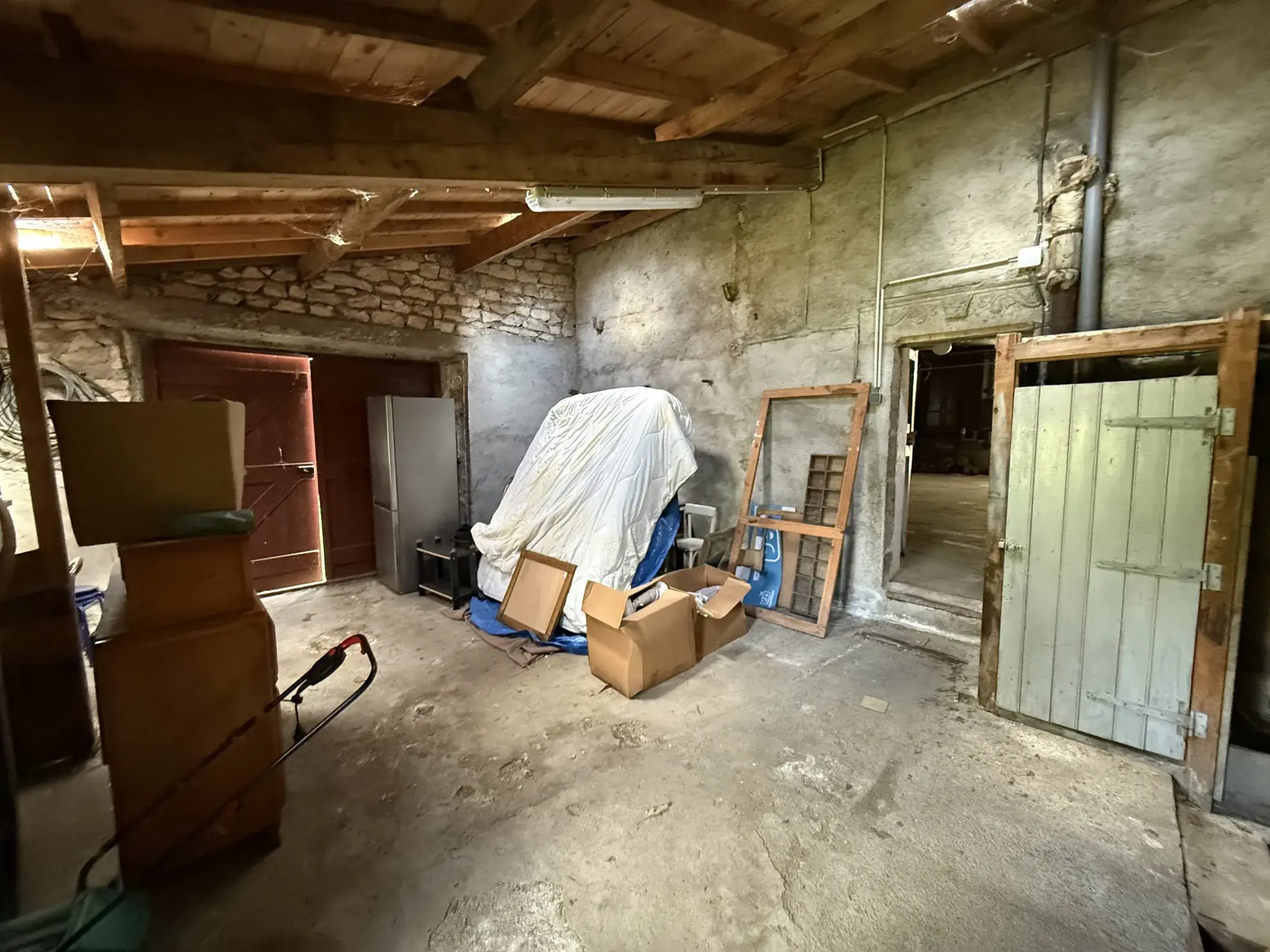 Maison de ville à Saint-Julien-Chapteuil avec grand terrain et garage 