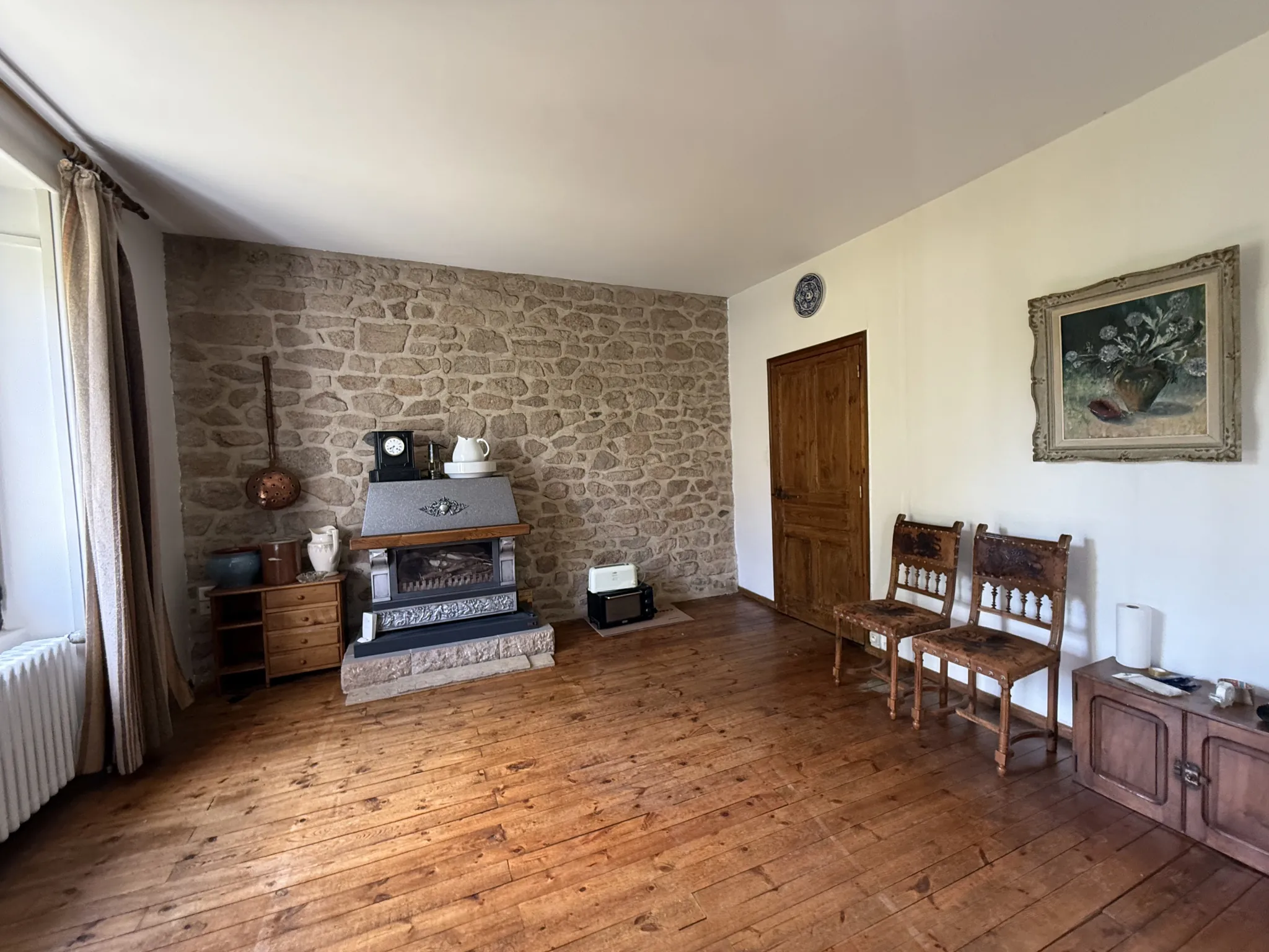 Maison de ville à Saint-Julien-Chapteuil avec grand terrain et garage 