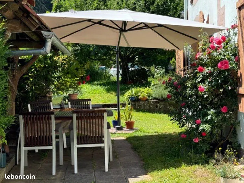 Ferme vosgienne rénovée de 313 m² avec jardin et garage à Ville 