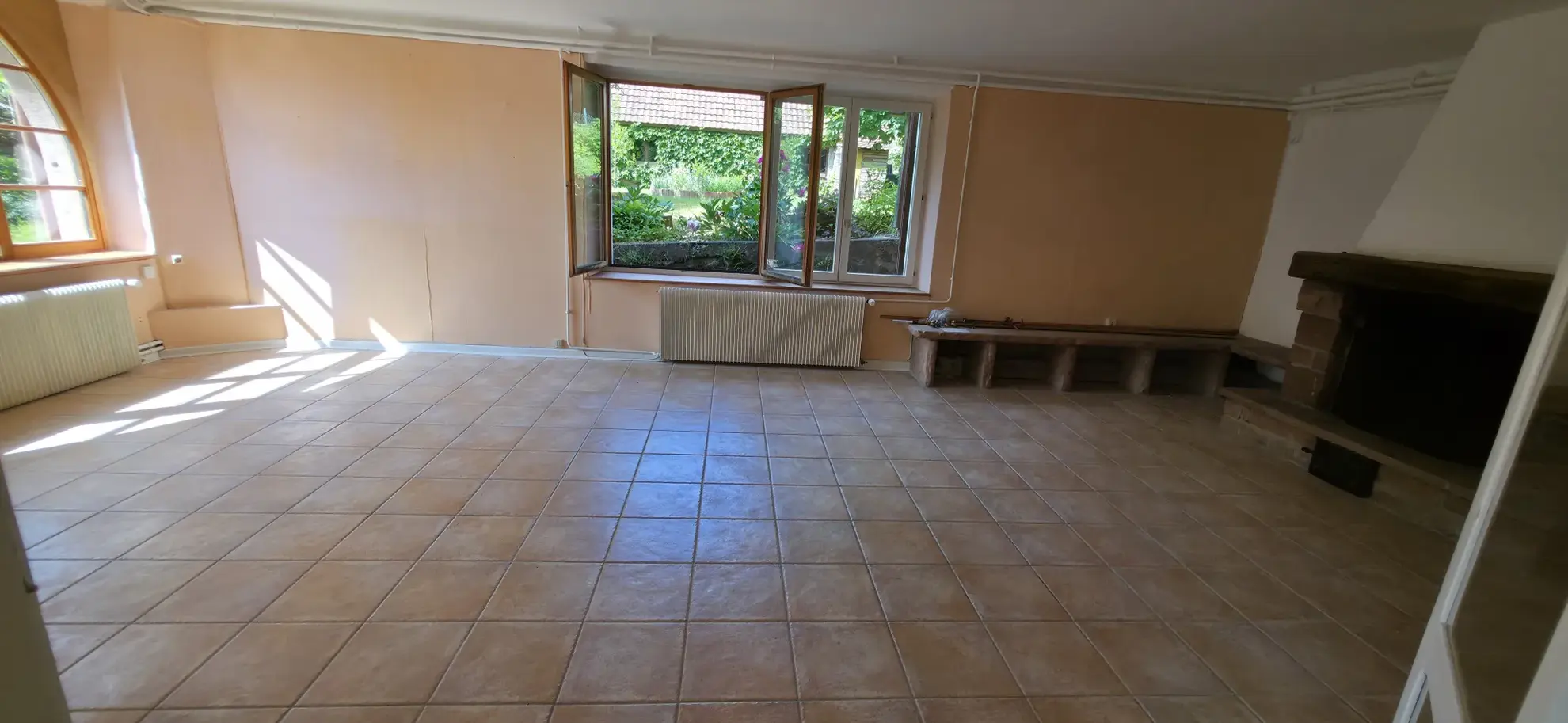 Ferme vosgienne rénovée de 313 m² avec jardin et garage à Ville 