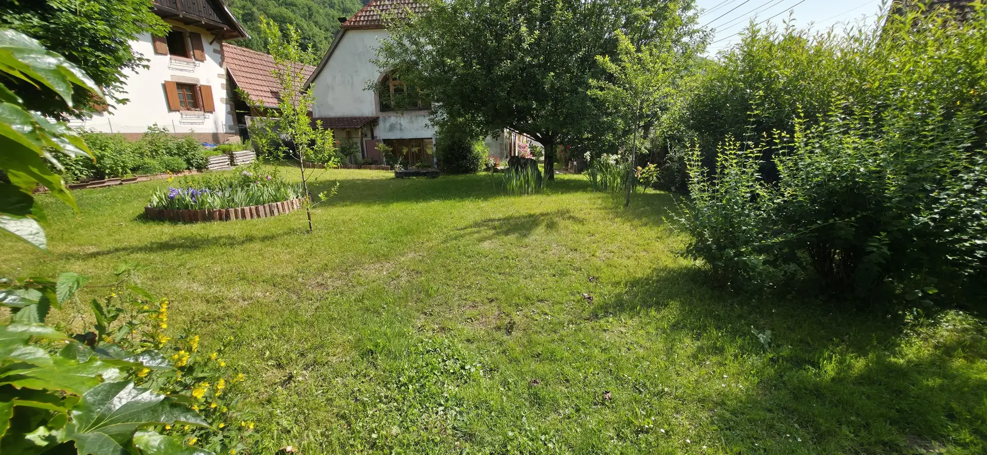 Ferme vosgienne rénovée de 313 m² avec jardin et garage à Ville 