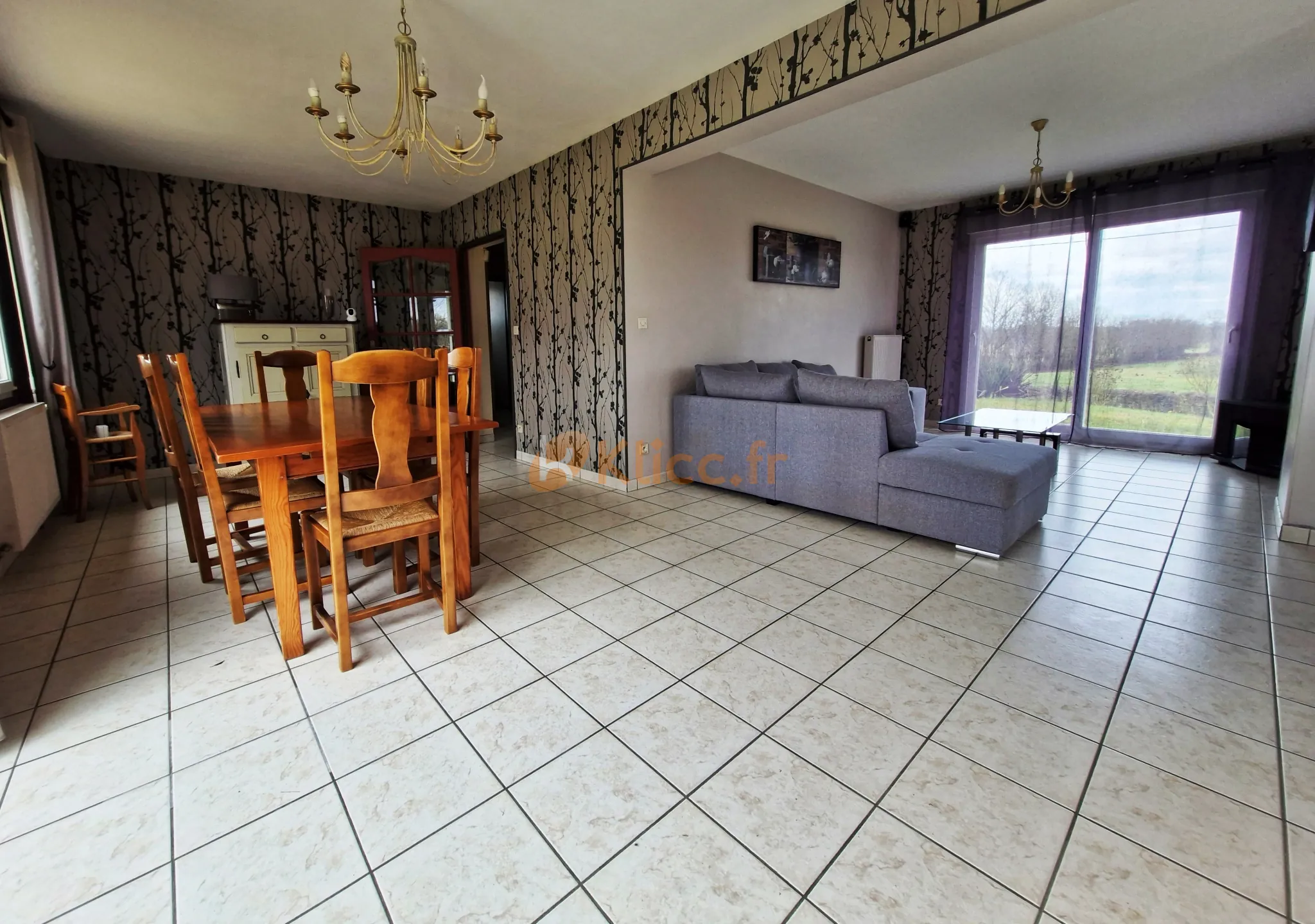 Pavillon contemporain avec 4 chambres à Elbeuf-en-Bray, terrain clos et sous-sol complet 