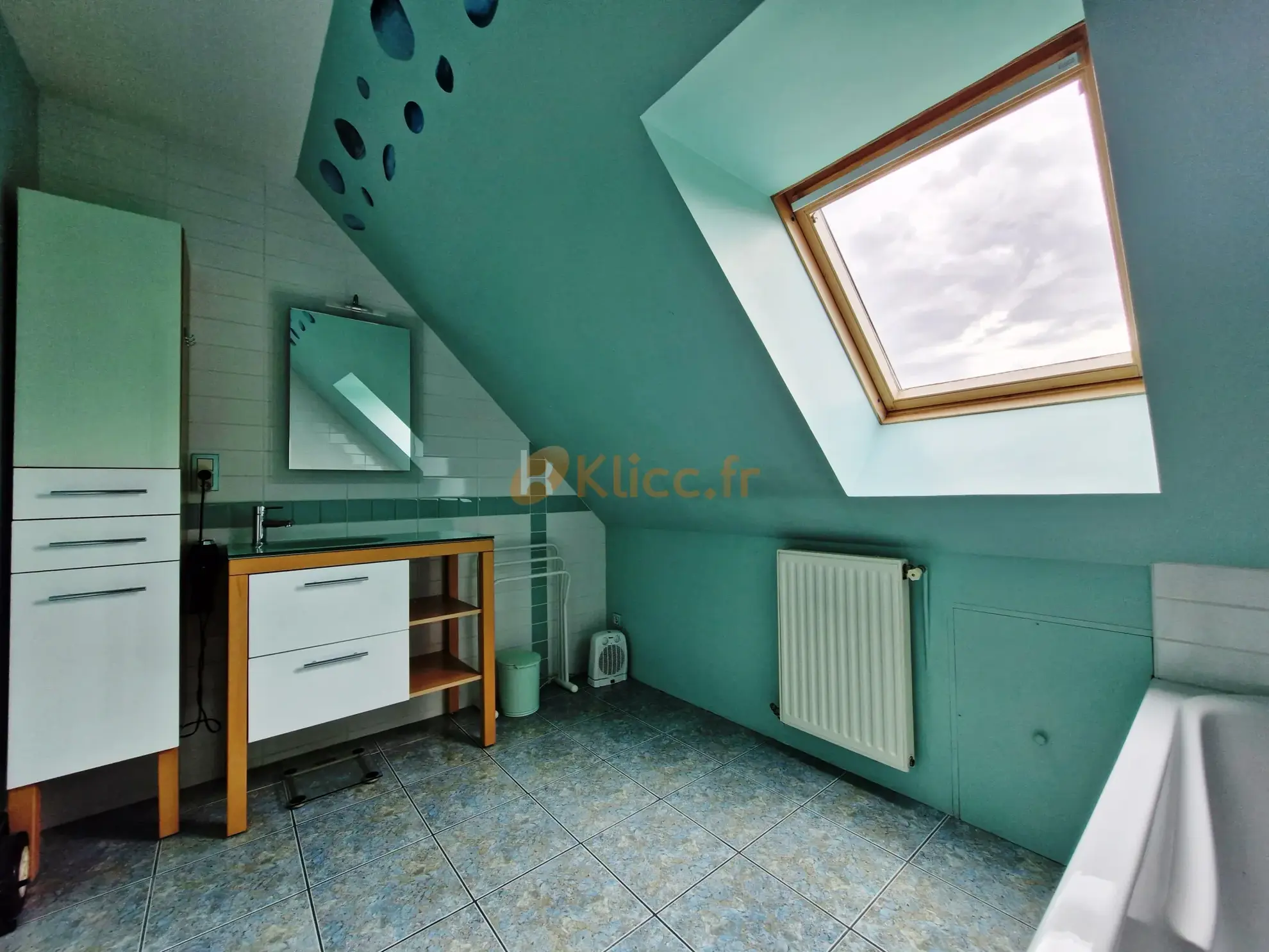 Pavillon contemporain avec 4 chambres à Elbeuf-en-Bray, terrain clos et sous-sol complet 