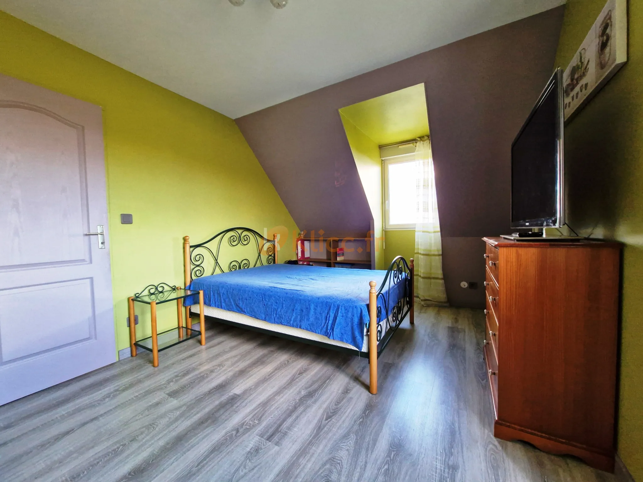 Pavillon contemporain avec 4 chambres à Elbeuf-en-Bray, terrain clos et sous-sol complet 