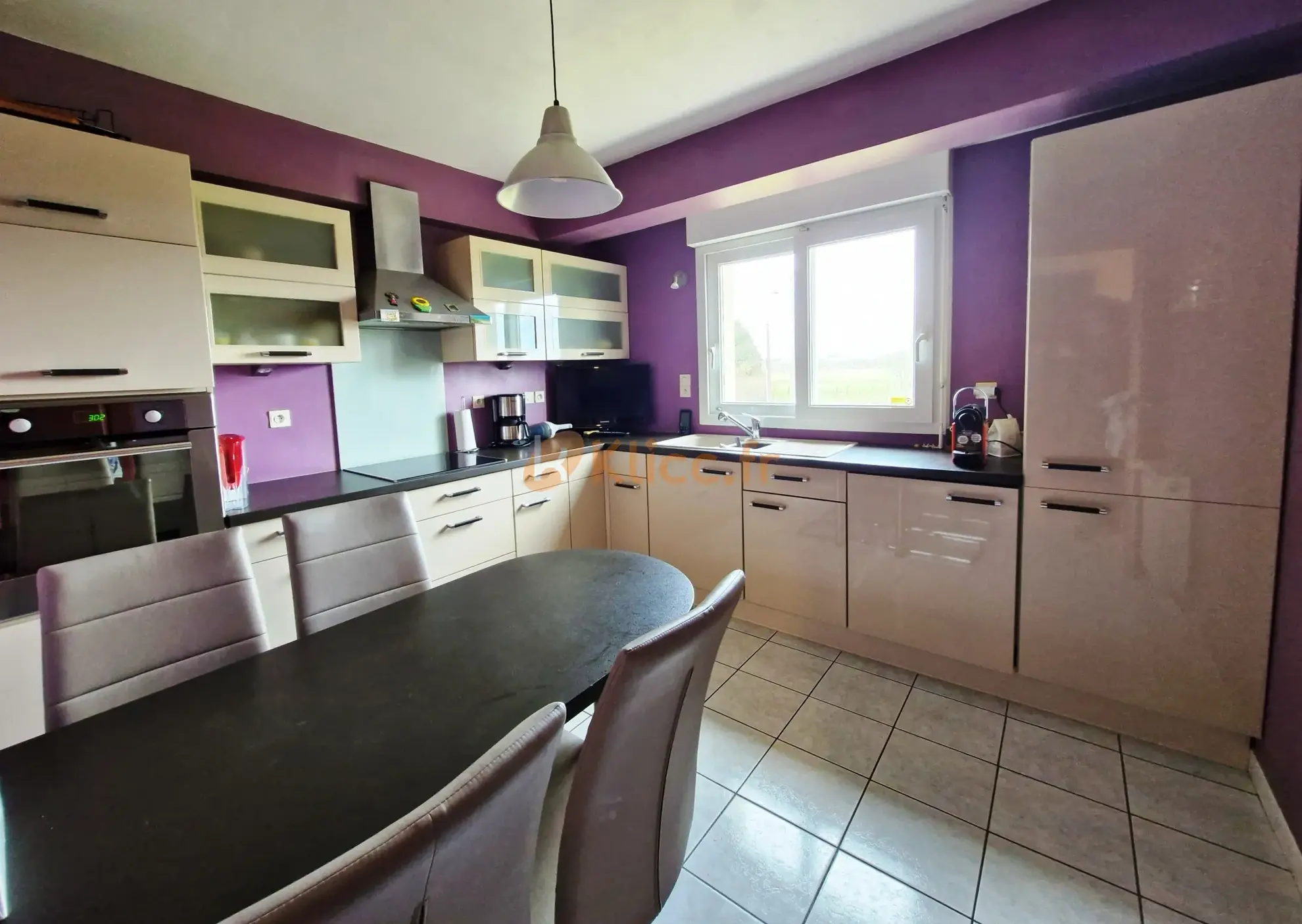 Pavillon contemporain avec 4 chambres à Elbeuf-en-Bray, terrain clos et sous-sol complet 