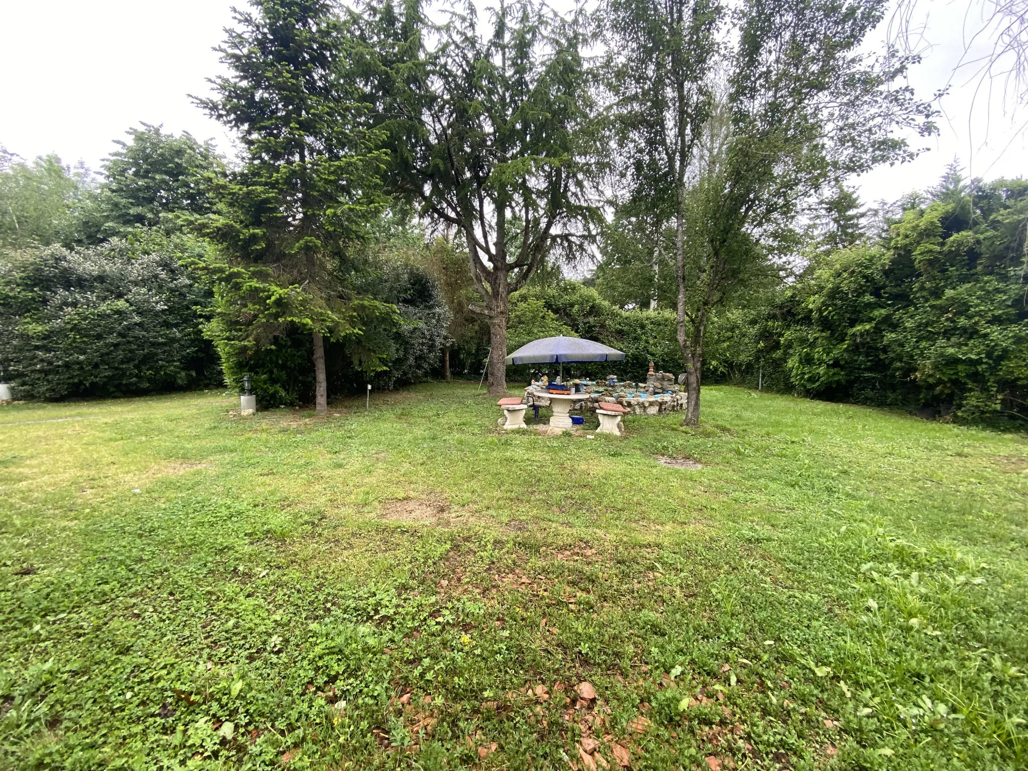 Maison à rénover de 102 m² avec piscine et grand parc arboré près de La Réole 