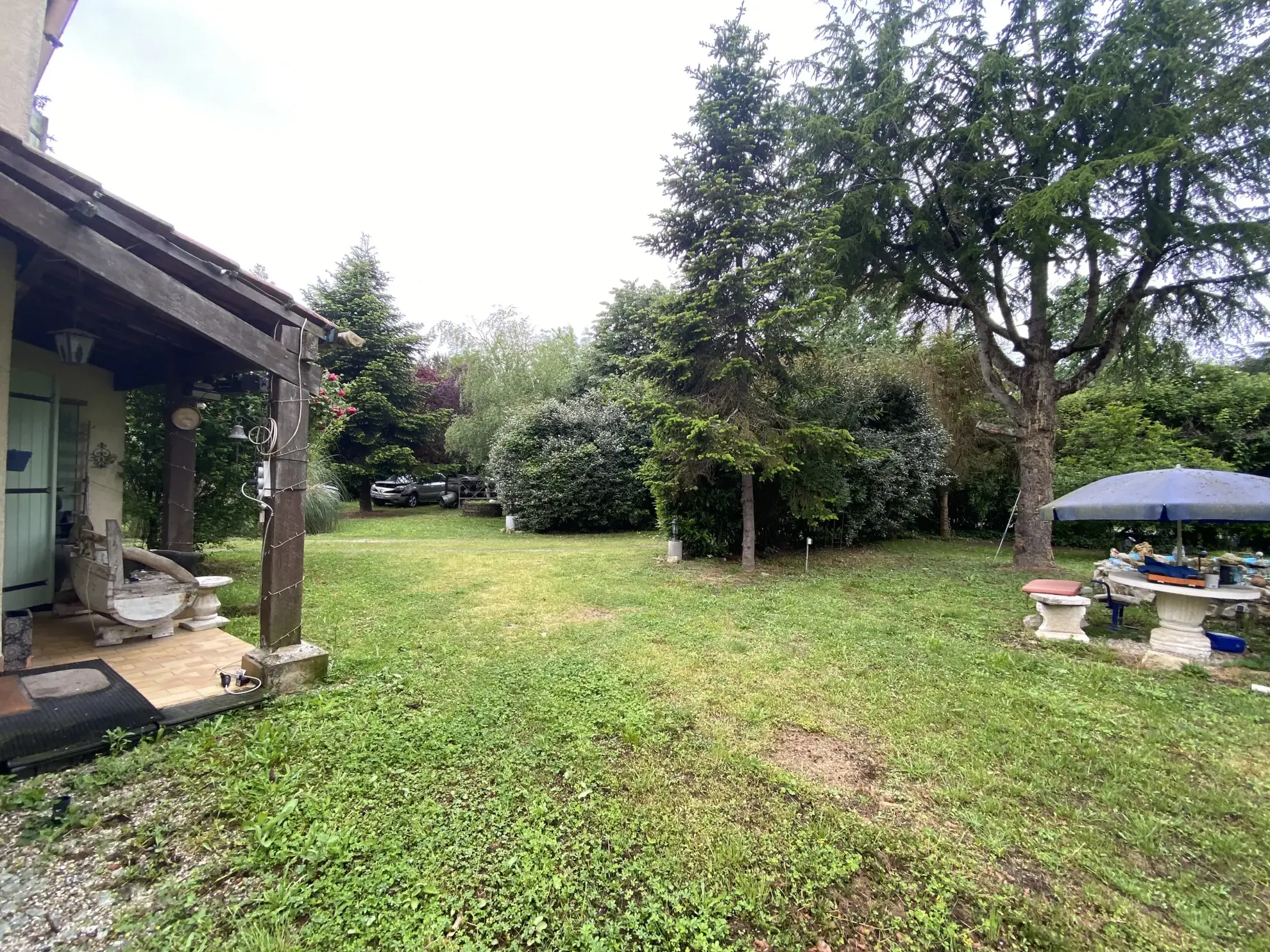 Maison à rénover de 102 m² avec piscine et grand parc arboré près de La Réole 