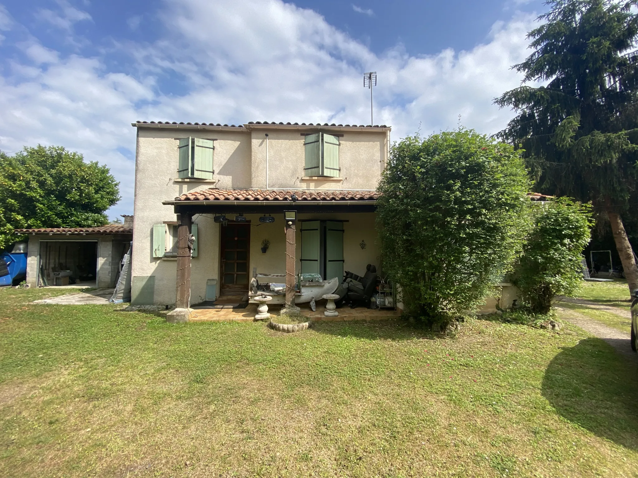 Maison à rénover de 102 m² avec piscine et grand parc arboré près de La Réole 