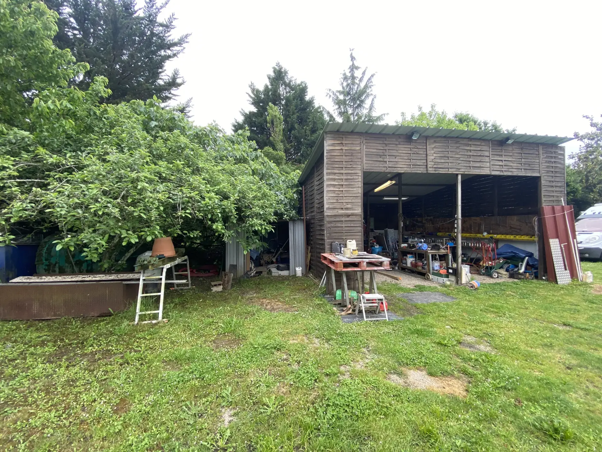 Maison à rénover de 102 m² avec piscine et grand parc arboré près de La Réole 