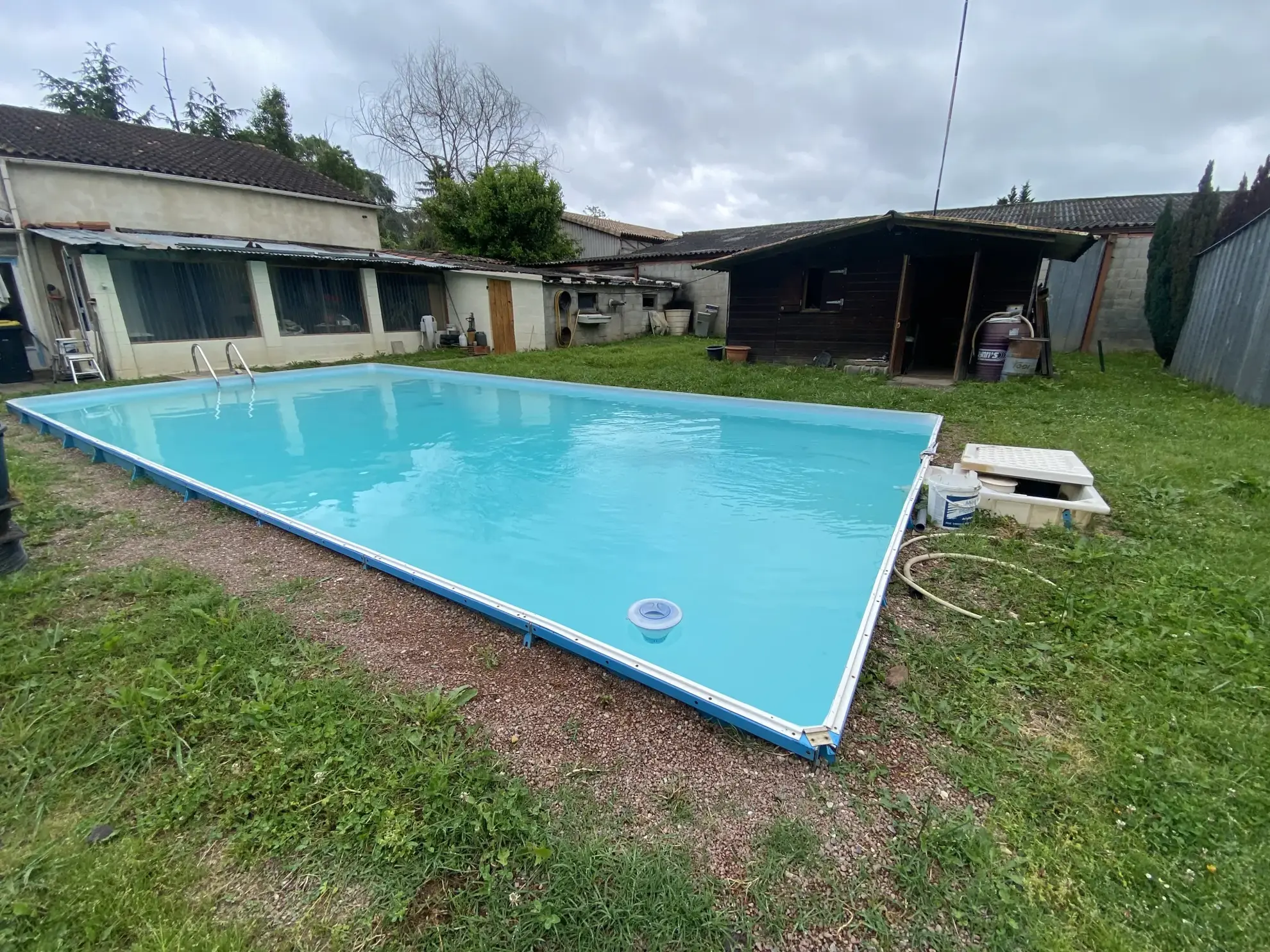 Maison à rénover de 102 m² avec piscine et grand parc arboré près de La Réole 