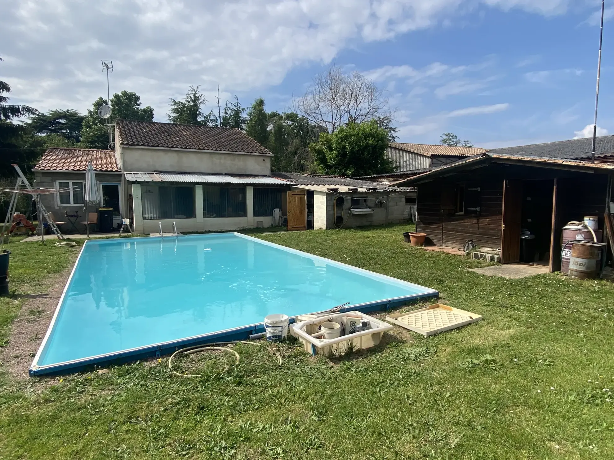 Maison à rénover de 102 m² avec piscine et grand parc arboré près de La Réole 