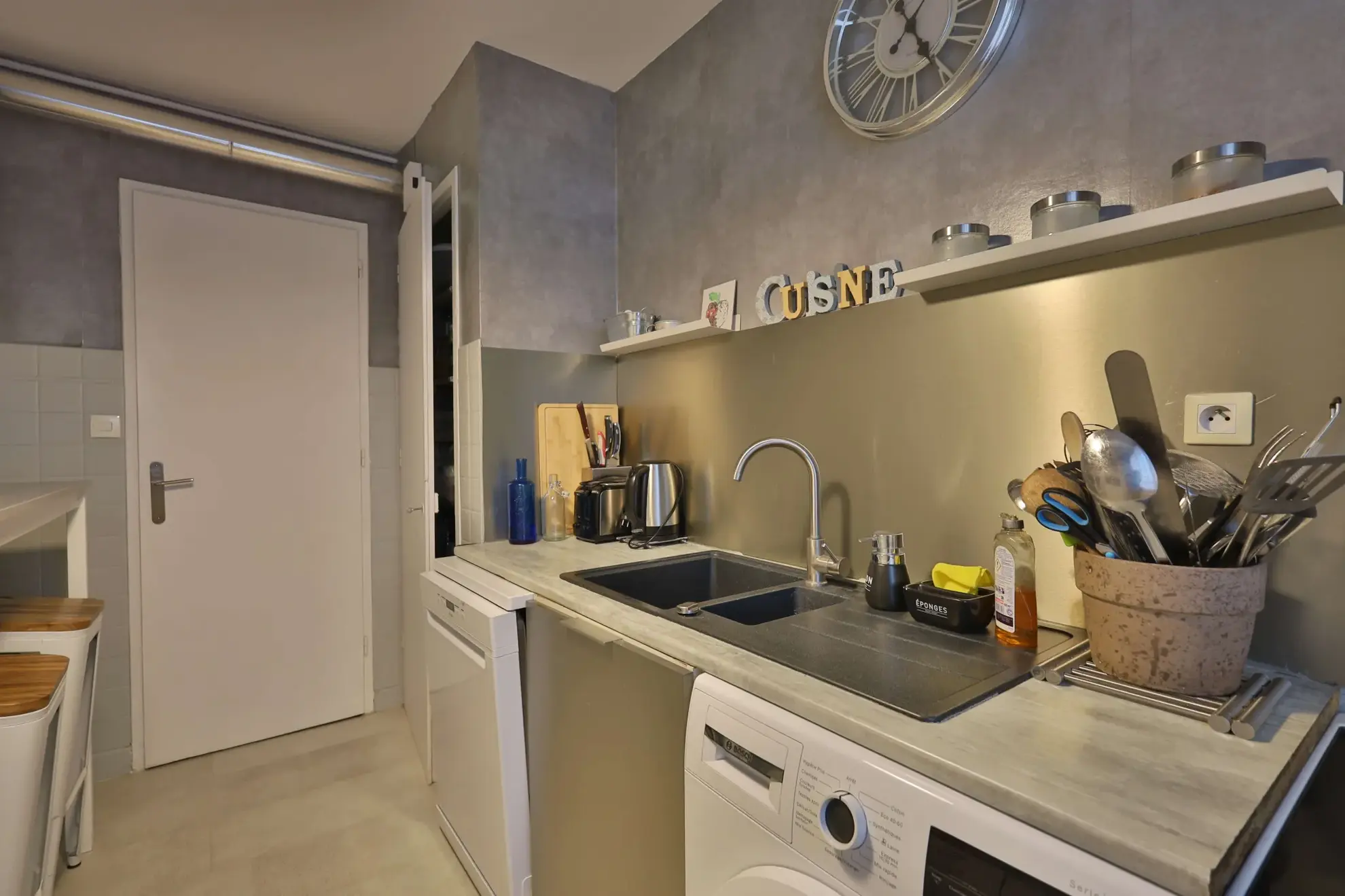 Appartement T4 de 64 m² à Vénissieux avec cave et stationnement 