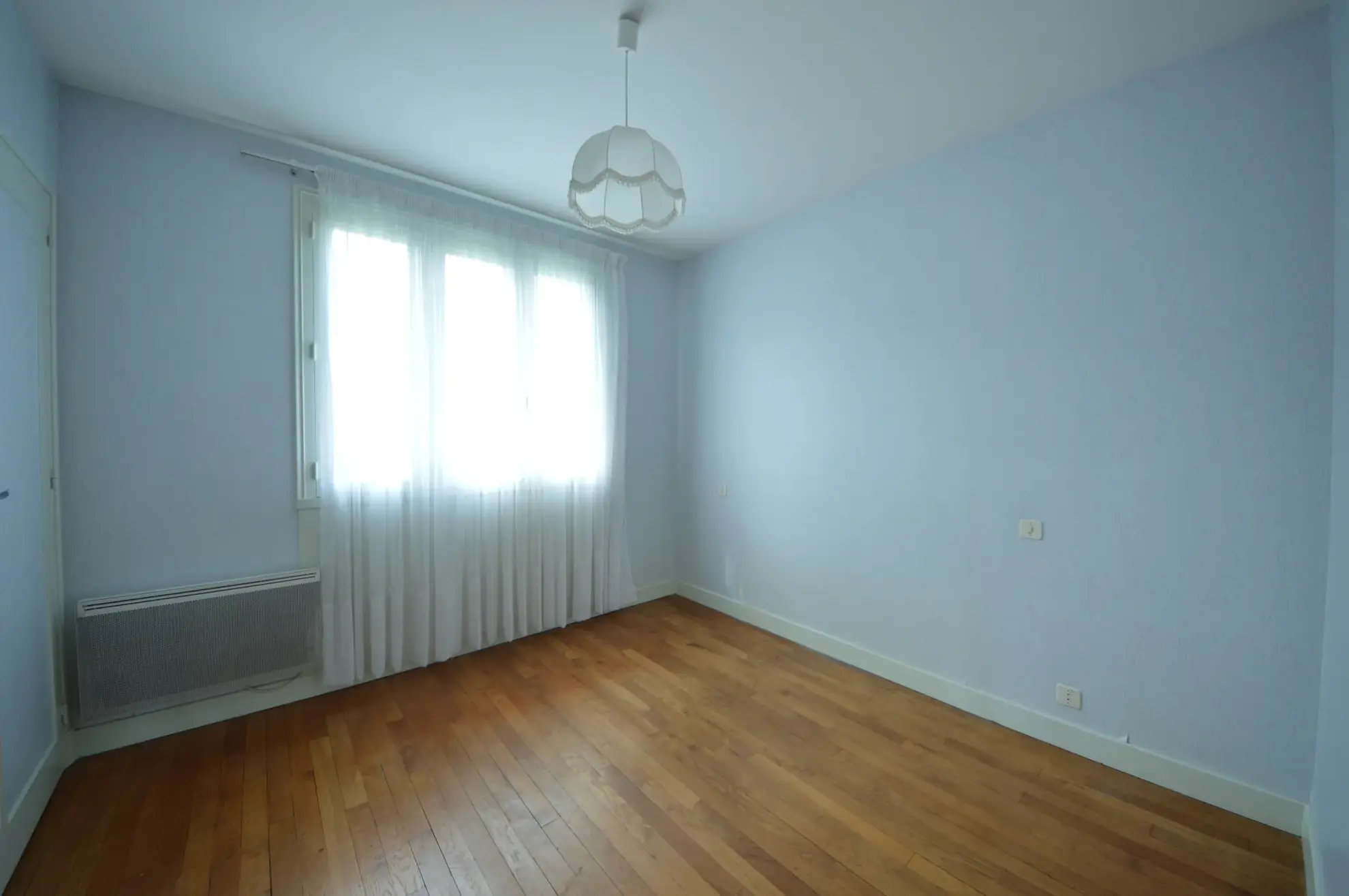 Maison à vendre à Objat – 3 chambres, garage, balcon, proche collège 