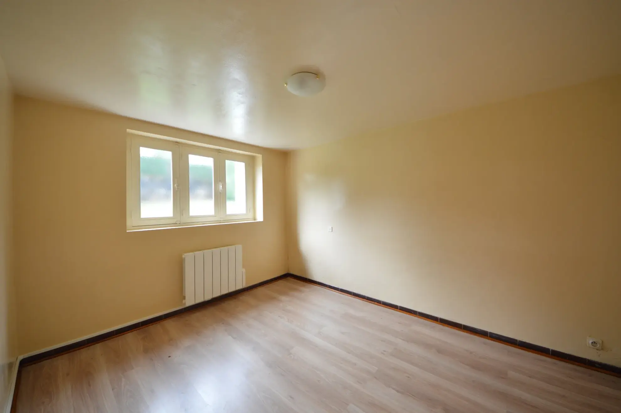 Maison à vendre à Objat – 3 chambres, garage, balcon, proche collège 