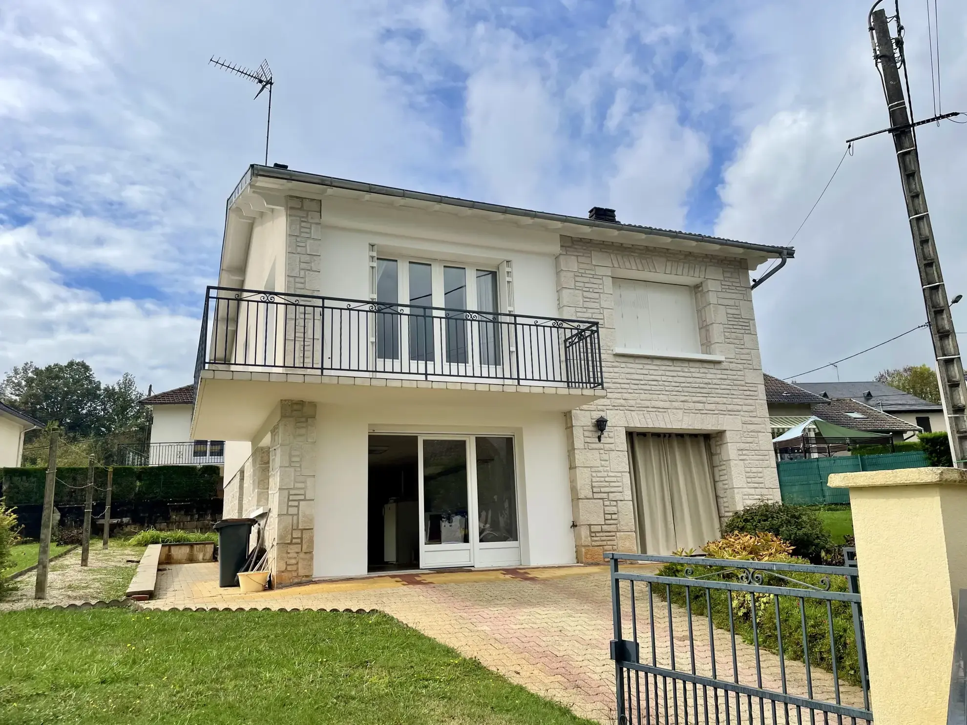 Maison à vendre à Objat – 3 chambres, garage, balcon, proche collège