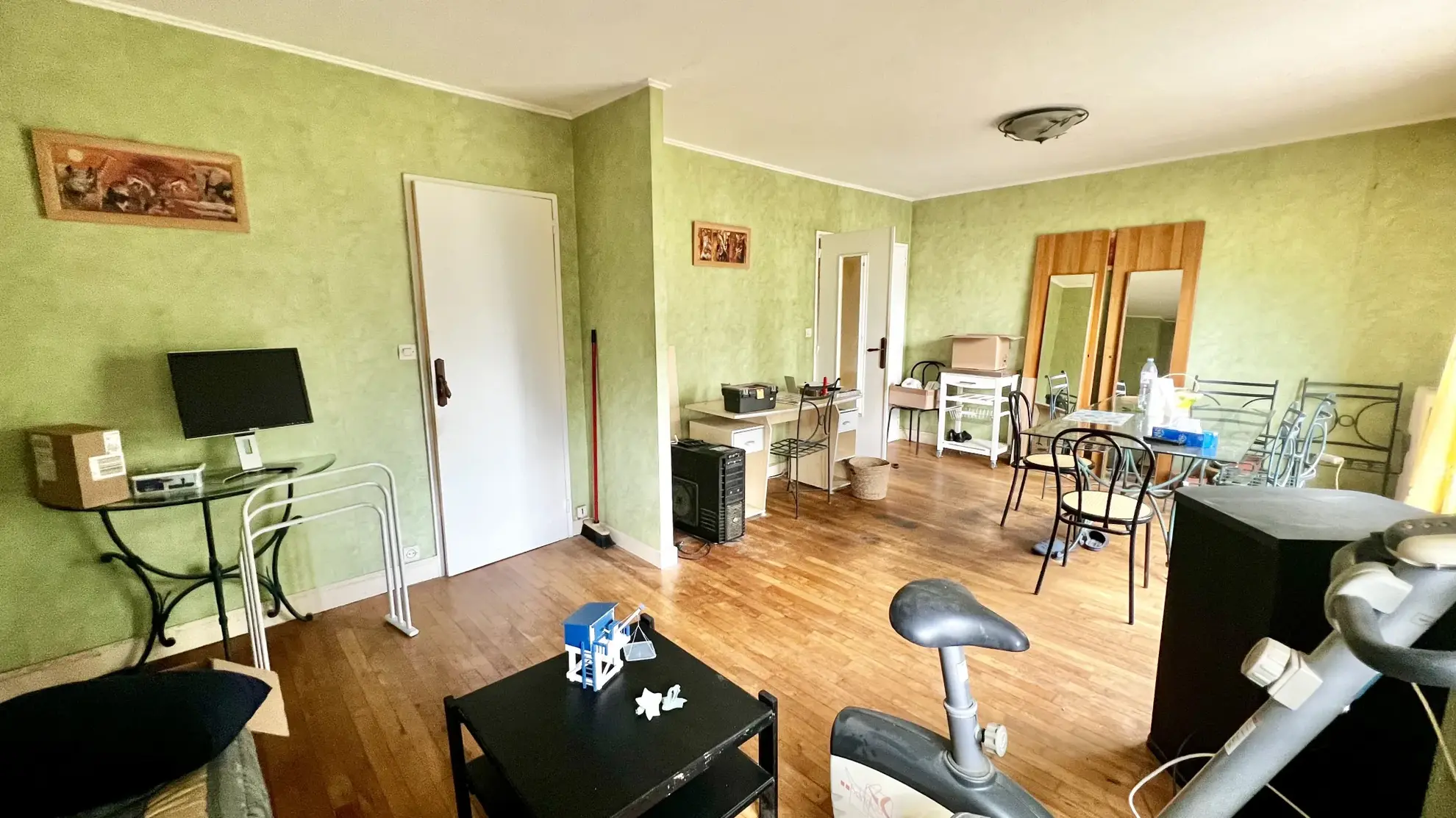 Appartement de 55 m² avec cave et box à Rueil-Malmaison, à rénover 