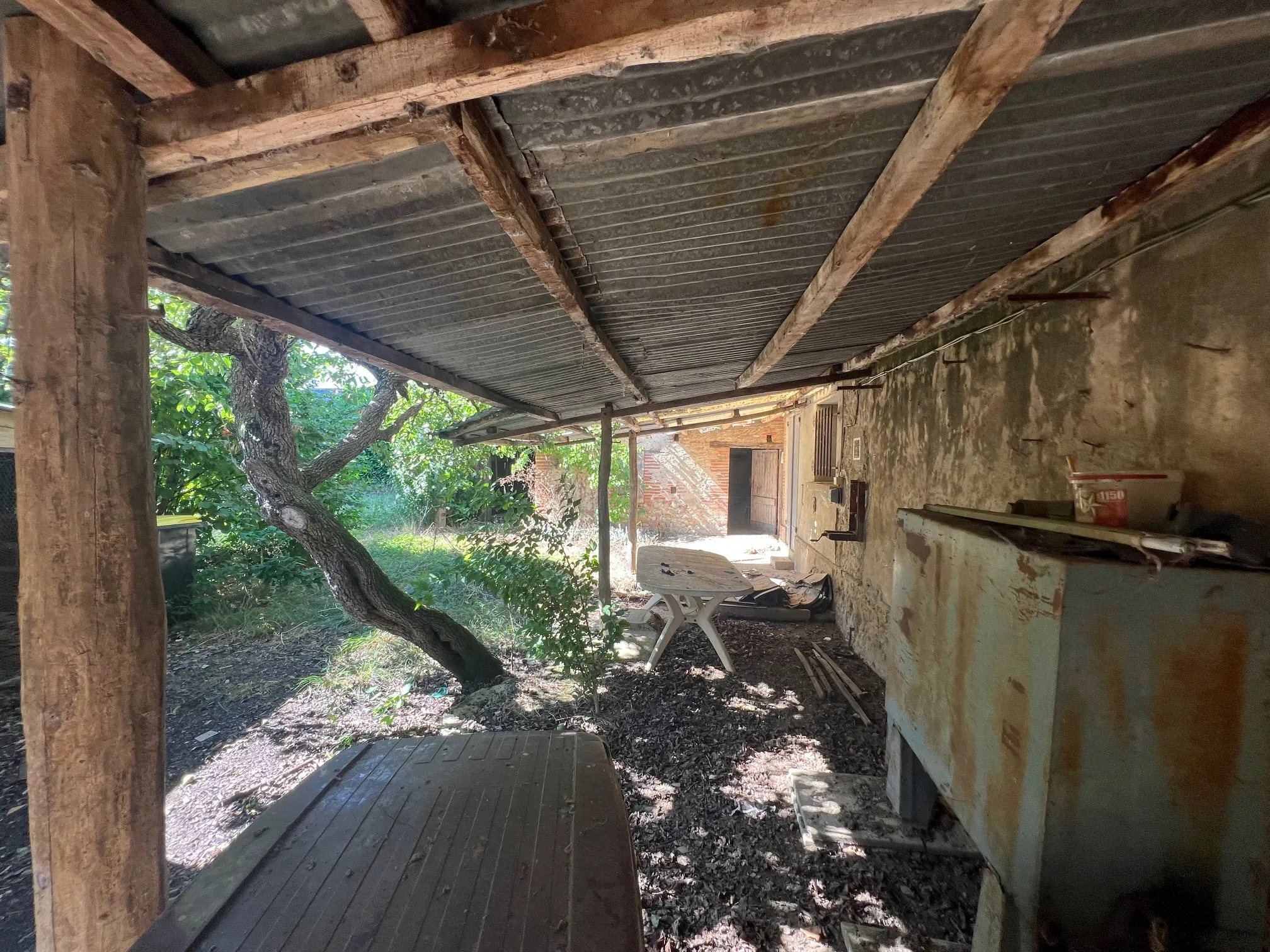 Maison à rénover avec dépendances et vue sur les Pyrénées à Lézat-sur-Lèze 