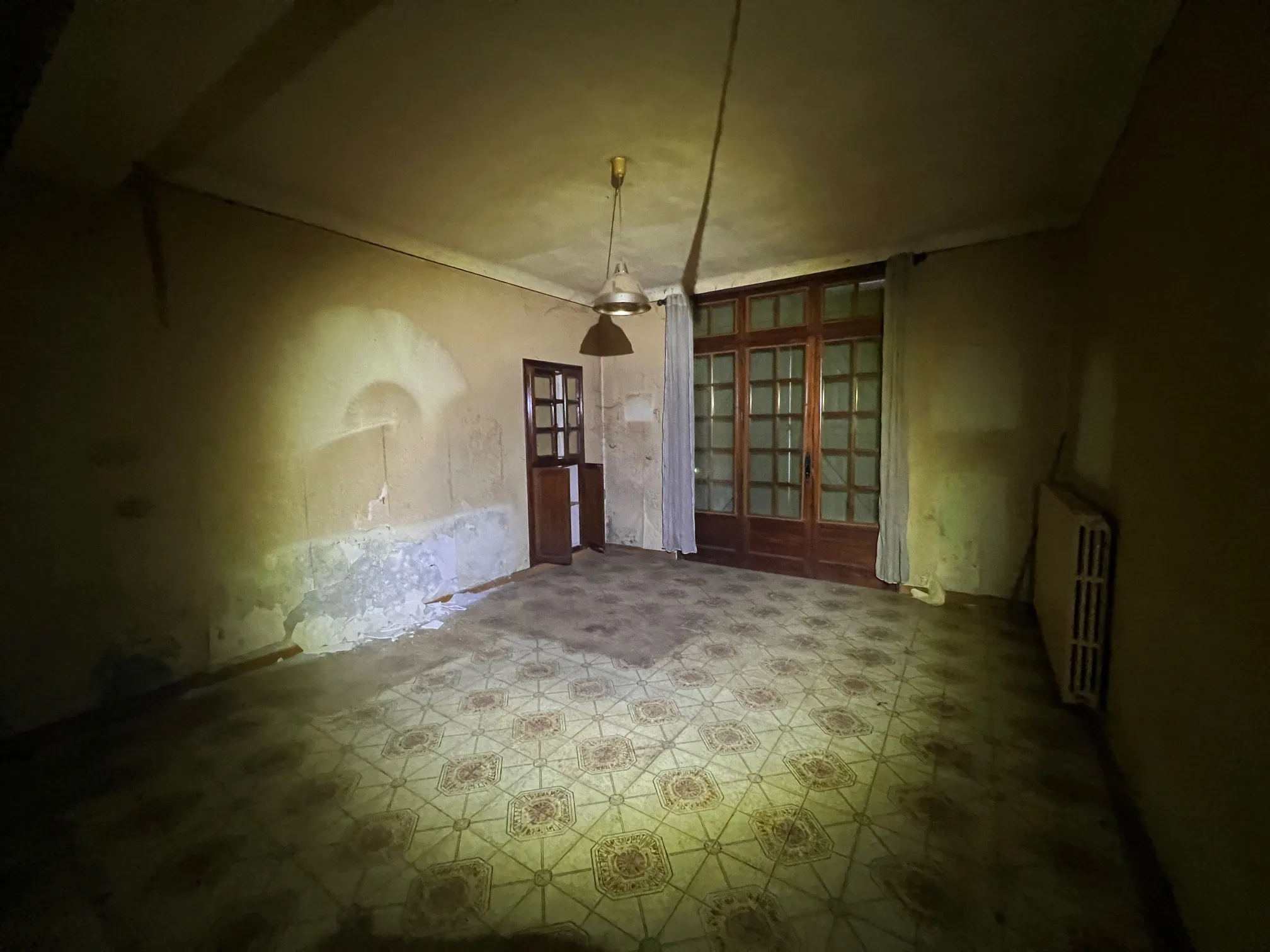 Maison à rénover avec dépendances et vue sur les Pyrénées à Lézat-sur-Lèze 