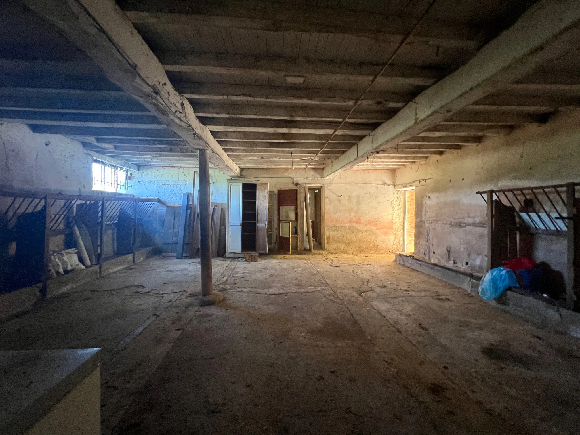 Maison à rénover avec dépendances et vue sur les Pyrénées à Lézat-sur-Lèze 