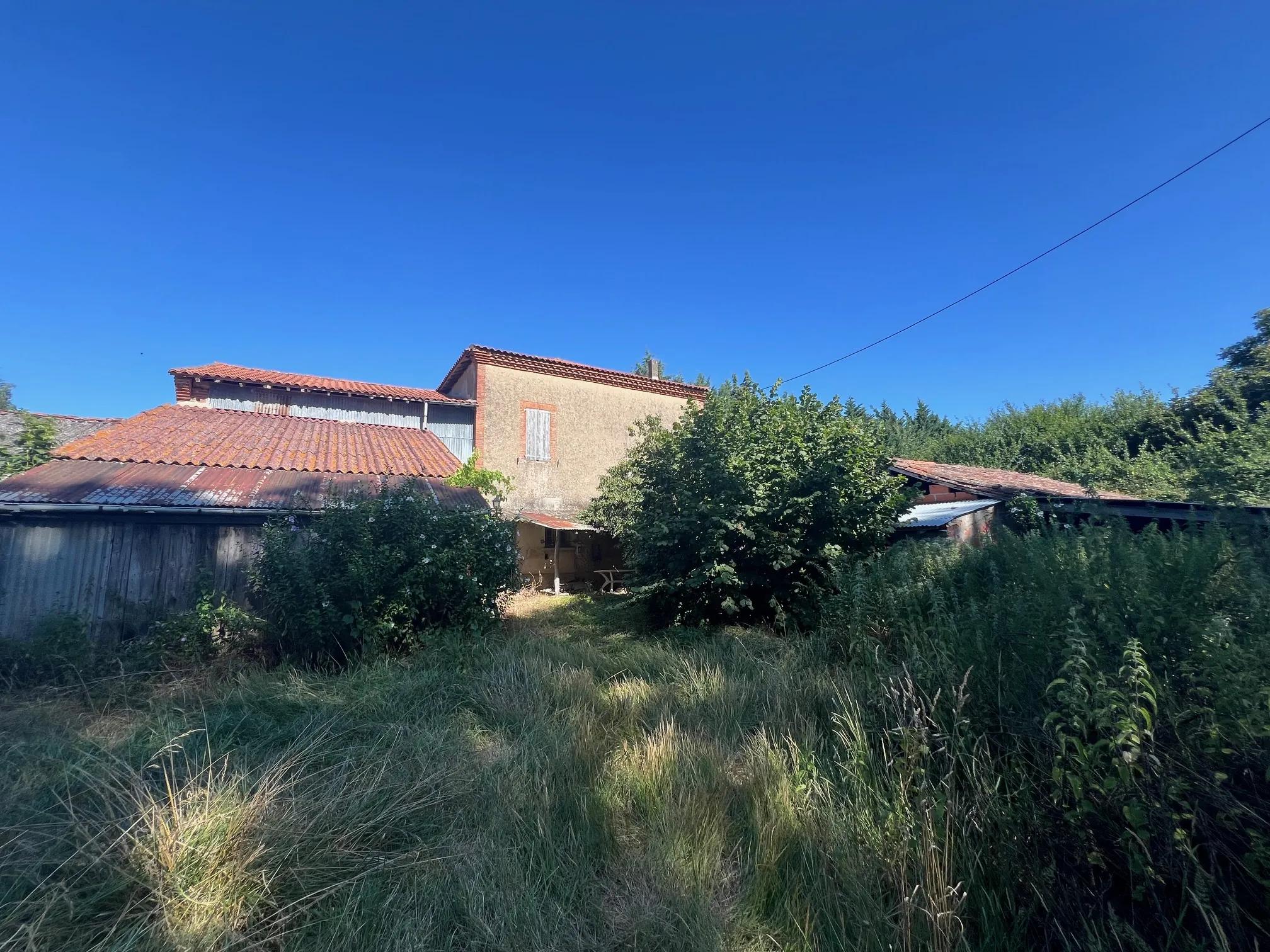 Maison à rénover avec dépendances et vue sur les Pyrénées à Lézat-sur-Lèze 