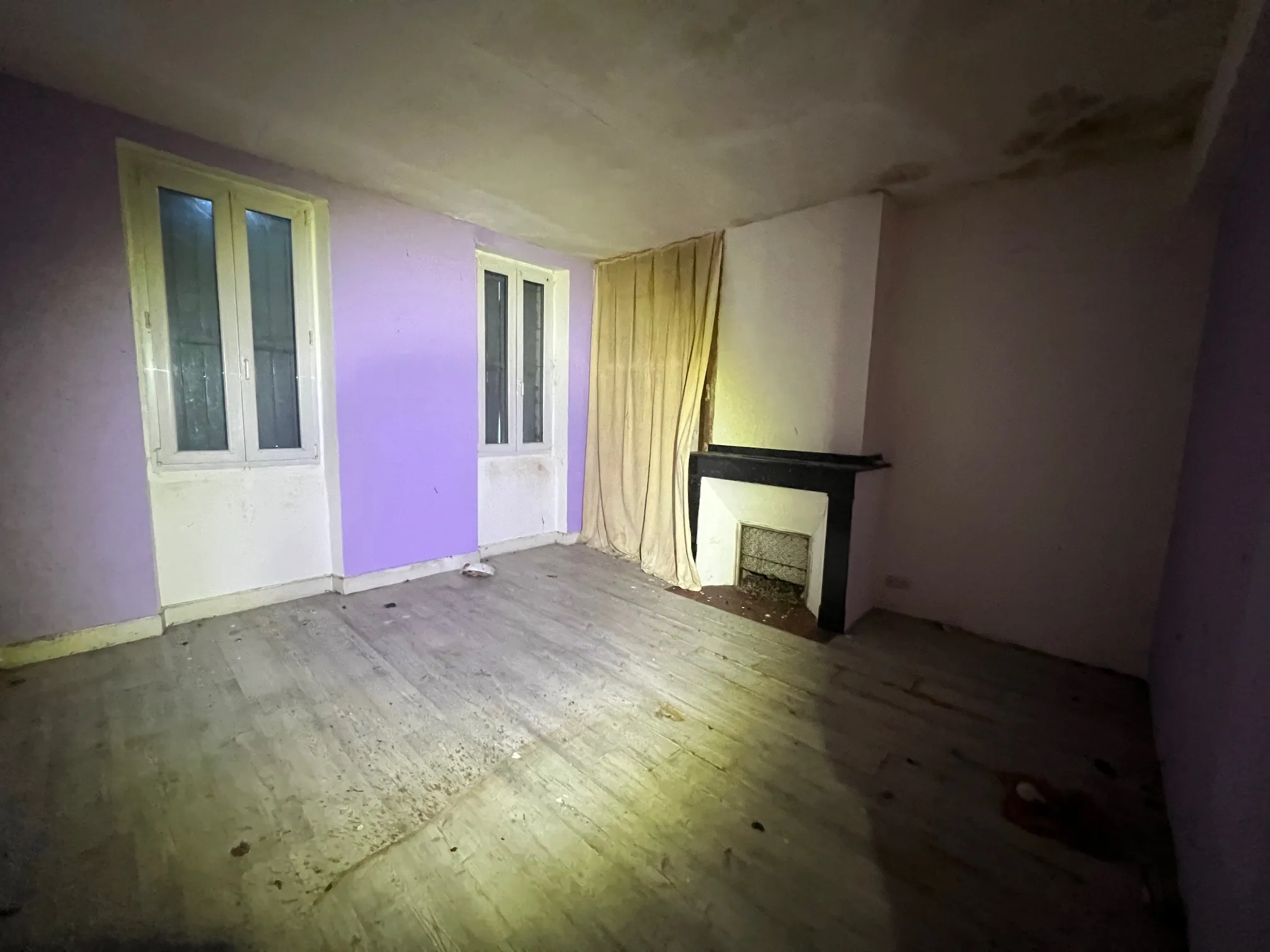 Maison à rénover avec dépendances et vue sur les Pyrénées à Lézat-sur-Lèze 