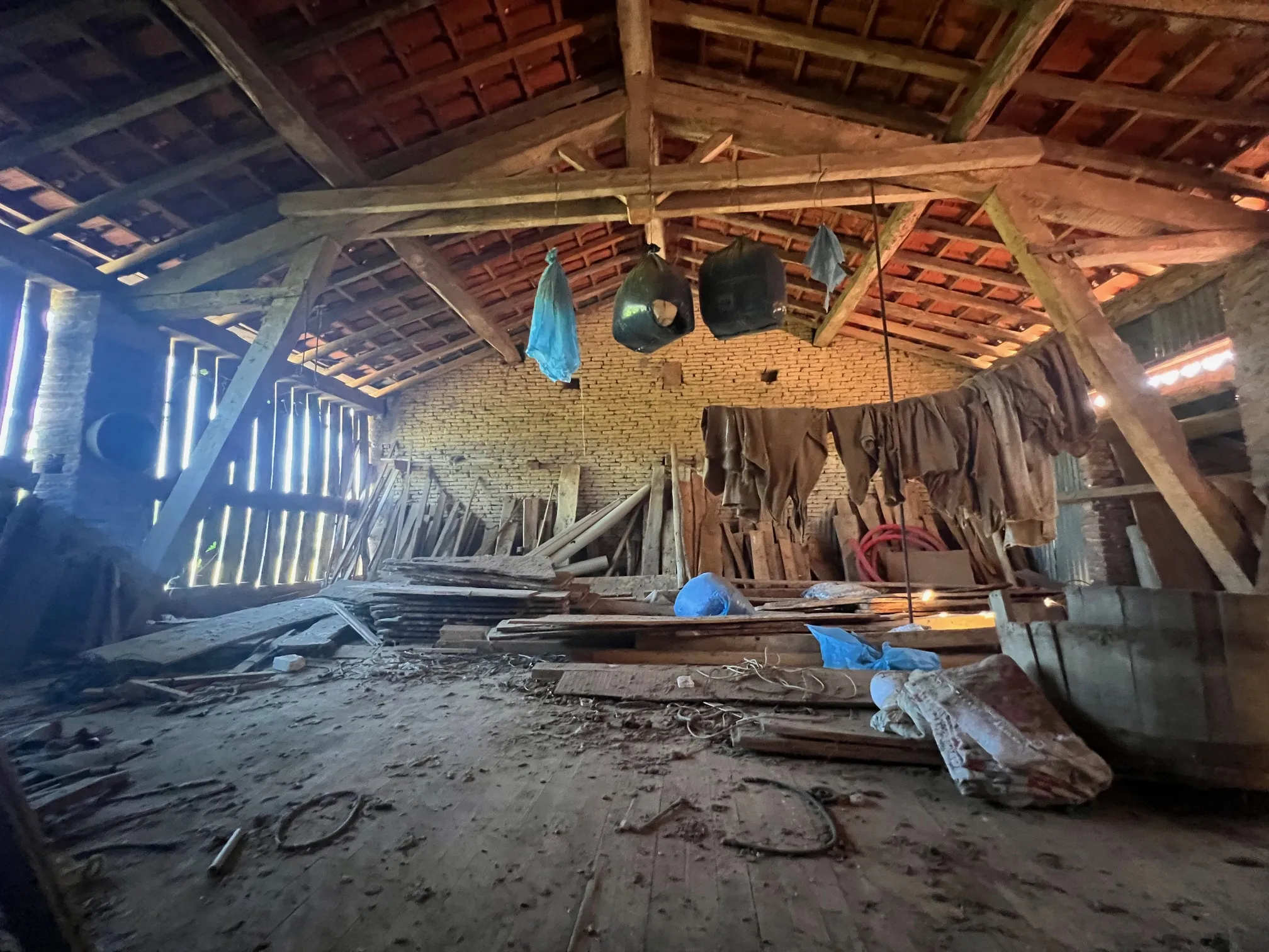 Maison à rénover avec dépendances et vue sur les Pyrénées à Lézat-sur-Lèze 