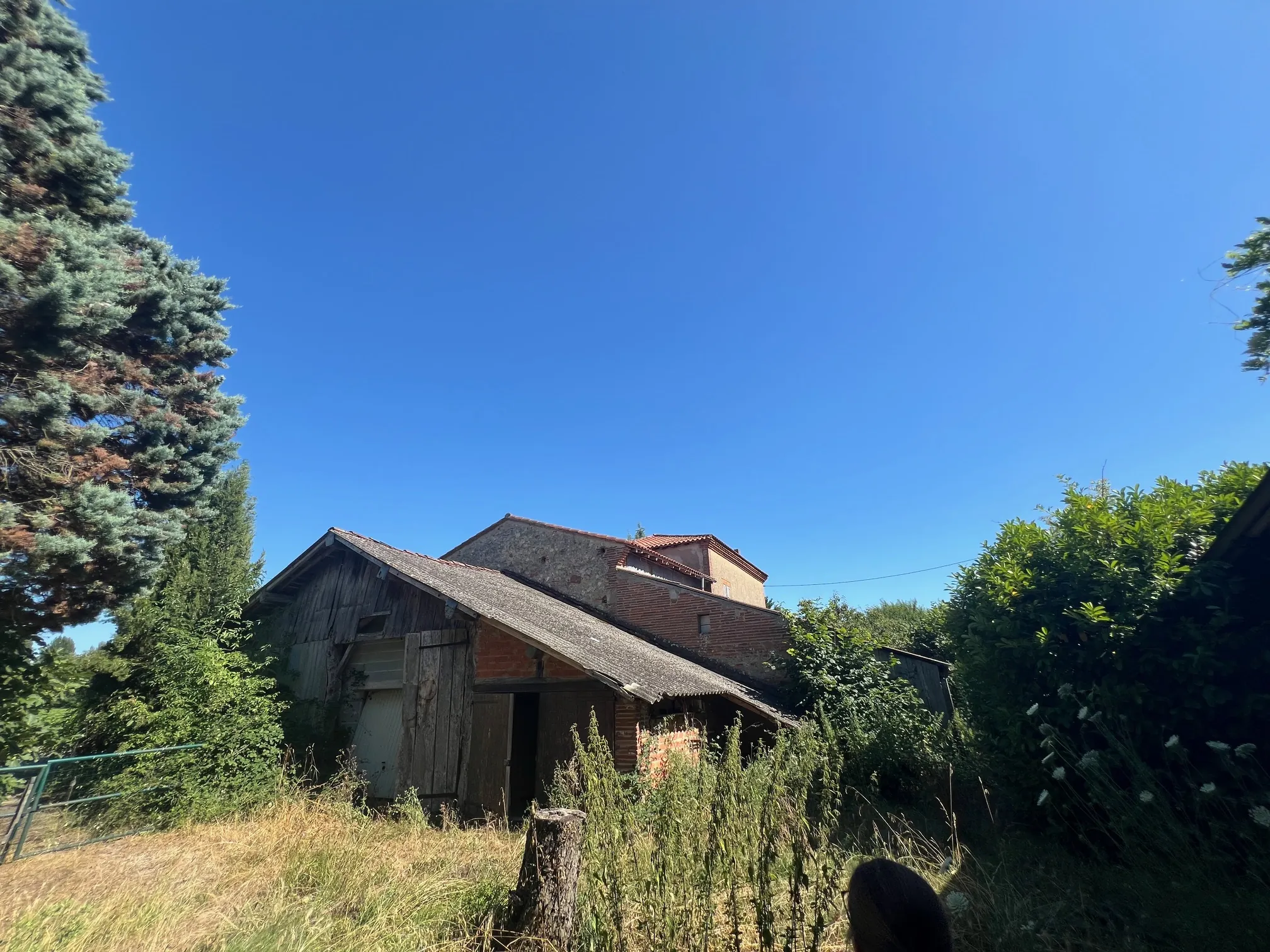 Maison à rénover avec dépendances et vue sur les Pyrénées à Lézat-sur-Lèze 