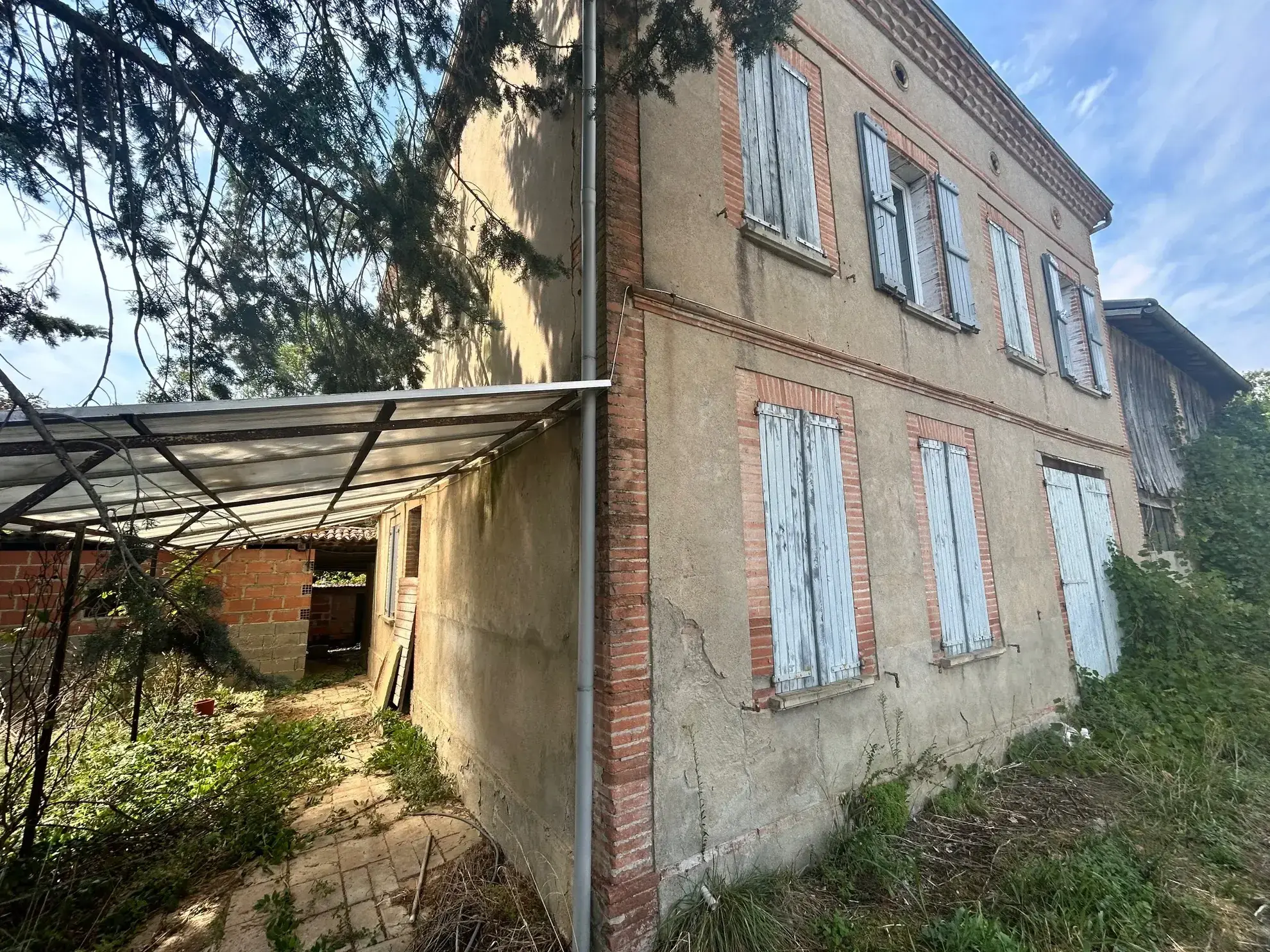Maison de campagne à rénover avec dépendances et vue Pyrénées à Lézat-sur-Lèze