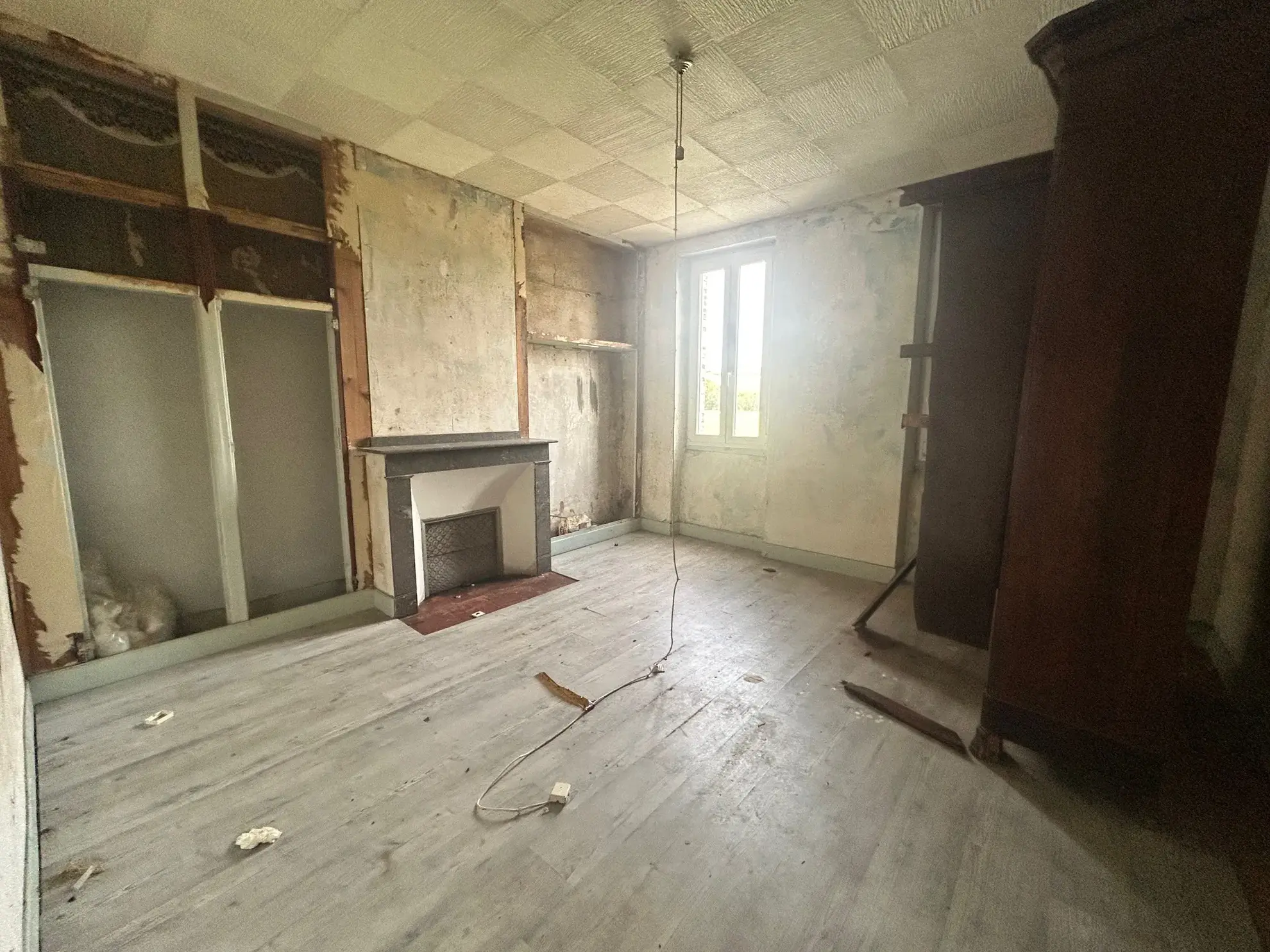 Maison de campagne à rénover avec dépendances et vue Pyrénées à Lézat-sur-Lèze 